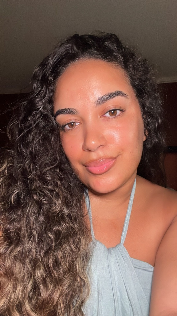 Post beach makeup glow

#LTKdayinmylife #LTKgrwm #LTKBeauty