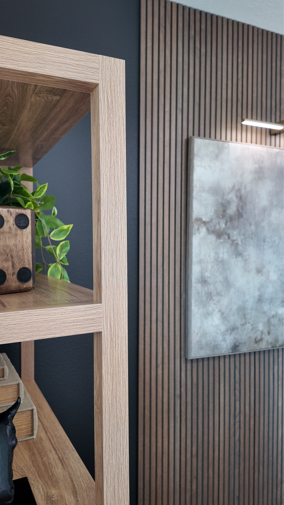 Office decor part 2 Almacenamiento bookshelf 👌🏻 la calidad 🔝 y el precio también, estuve decorándolo con varias piezas que conseguí en @rossdressforless ✨

Faltan cortinas escritorio y un sofá cama 🫢🤯

Use code SUSINEL at tribesigns.com to enjoy 20% off. 

 #LTKHome #LTKSaleAlert