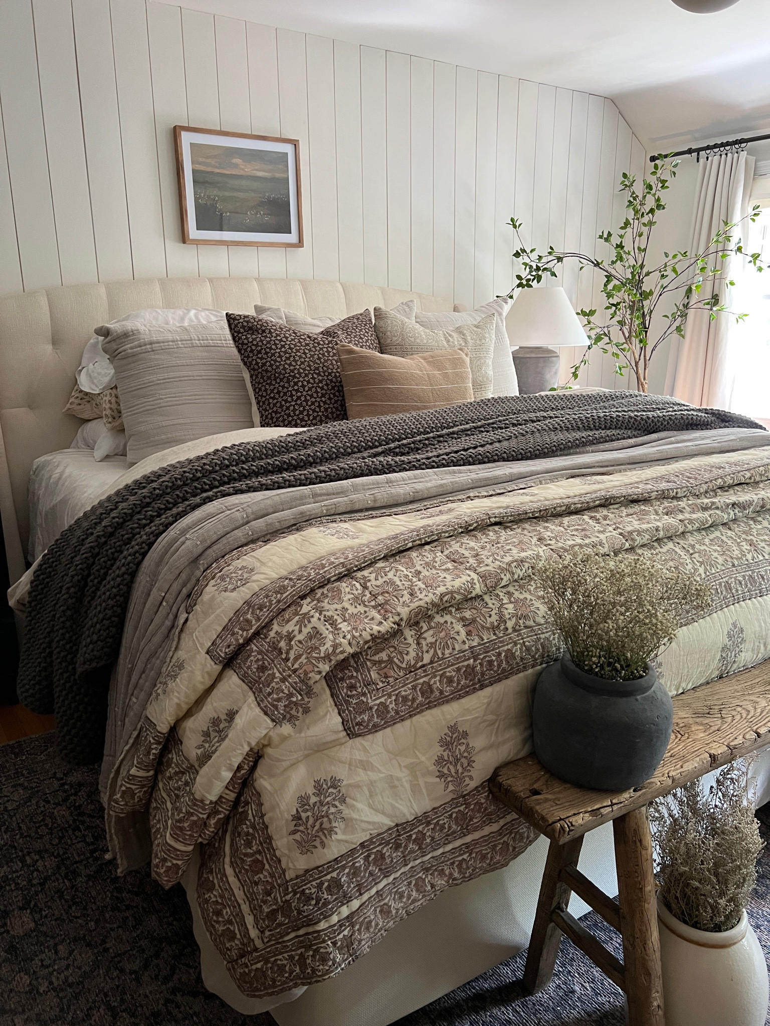 Bedroom inspo! Rug is on sale today and so are nightstands, such a good deal for both! 

#LTKFind