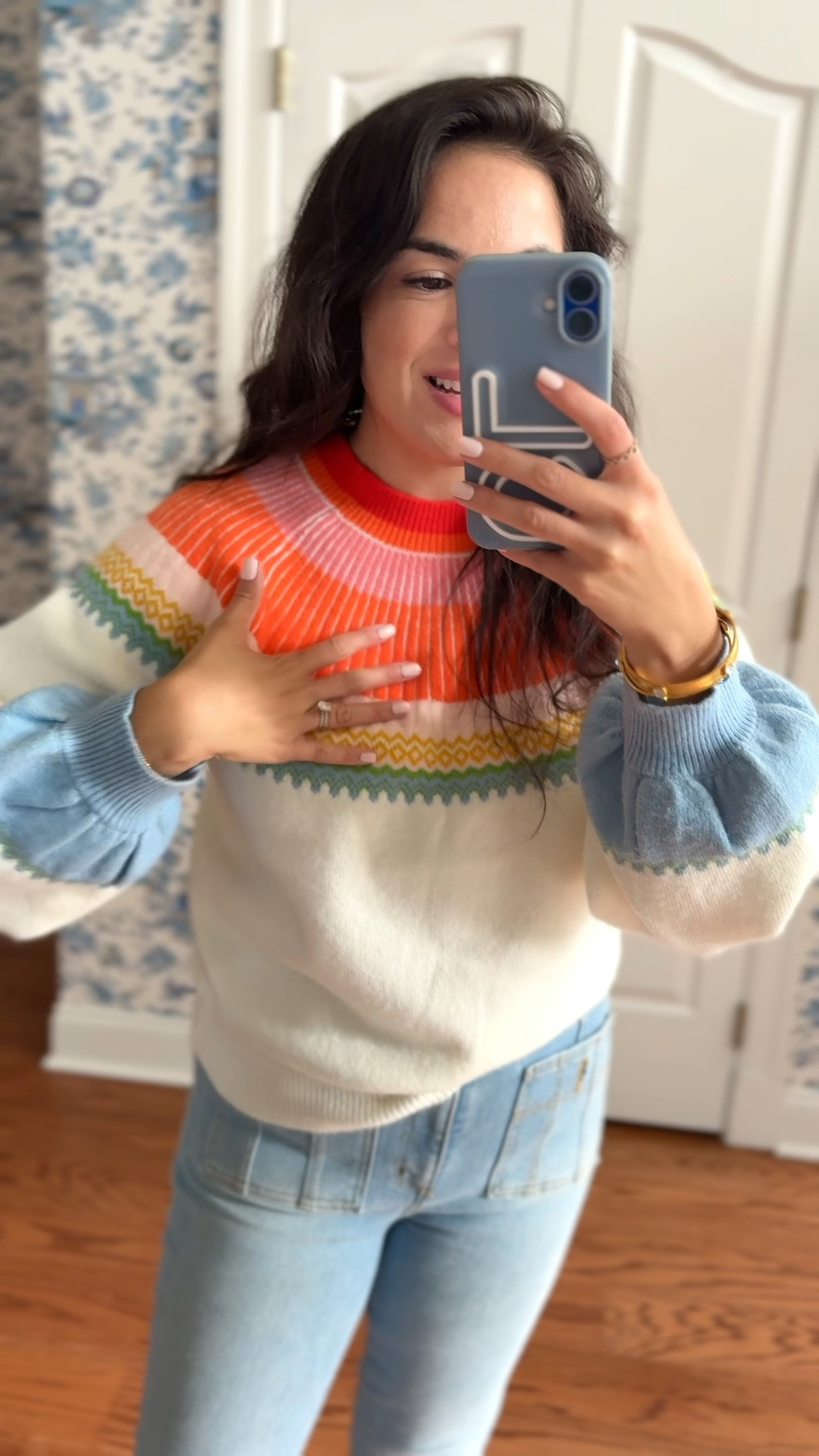 Easy mom outfit! Jeans are on sale! 