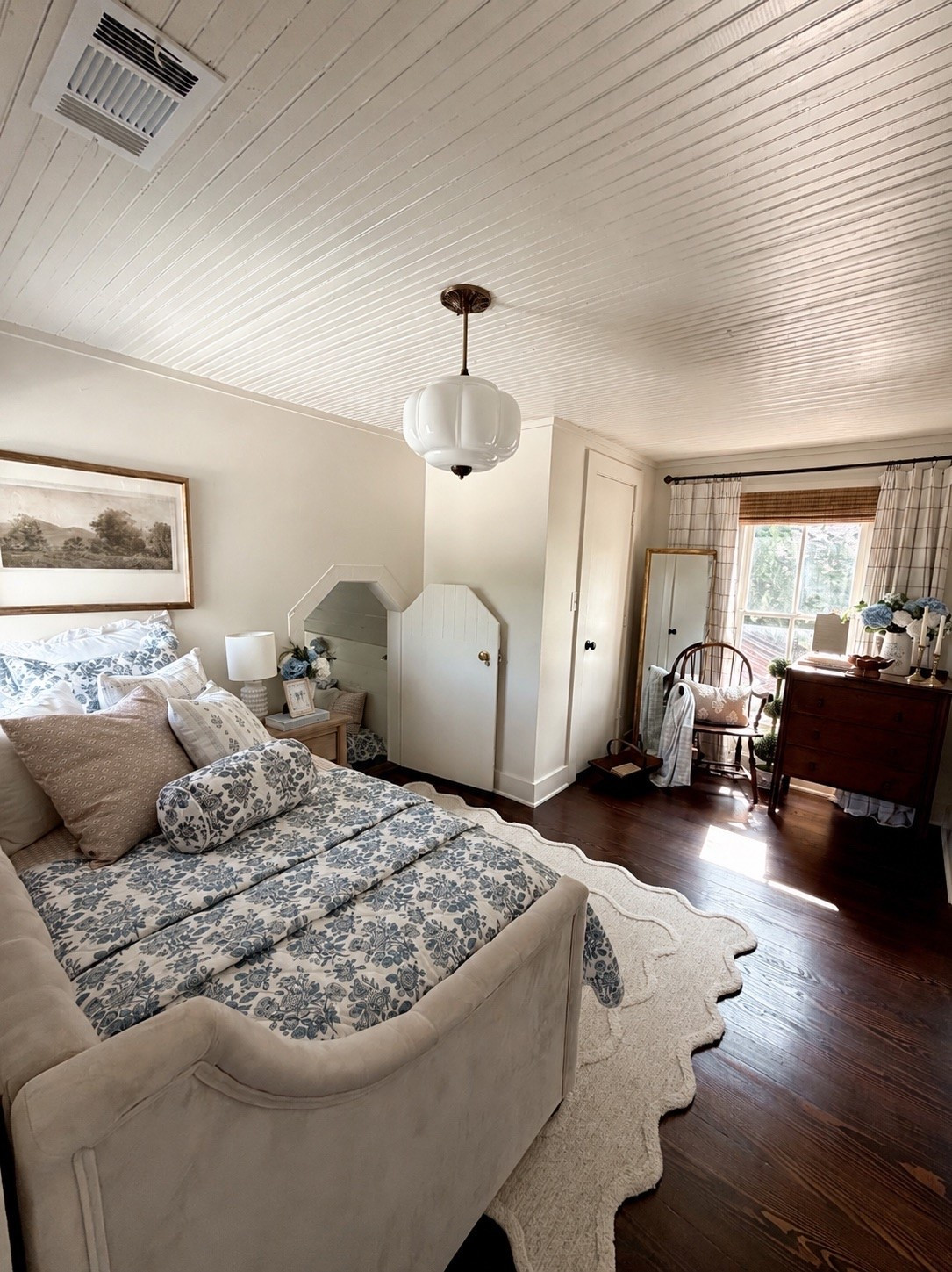 O B S E S S E D with seeing our summer bedding in the cubby room at our Farmhouse! So stunning!

#LTKSeasonal #LTKHome