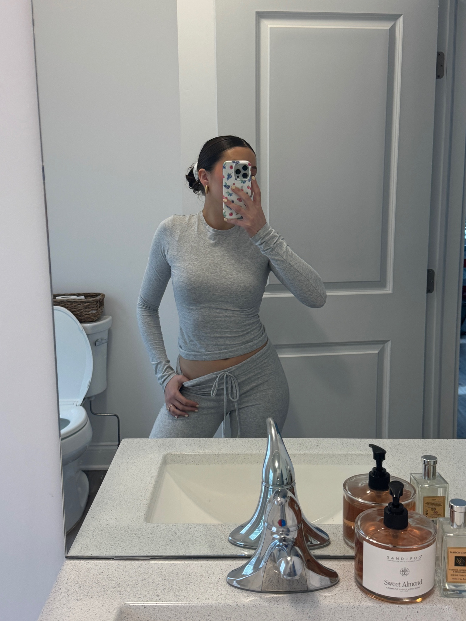 Live in these sets🫶 small in both 

#LTKSeasonal #LTKFindsUnder100 #LTKStyleTip