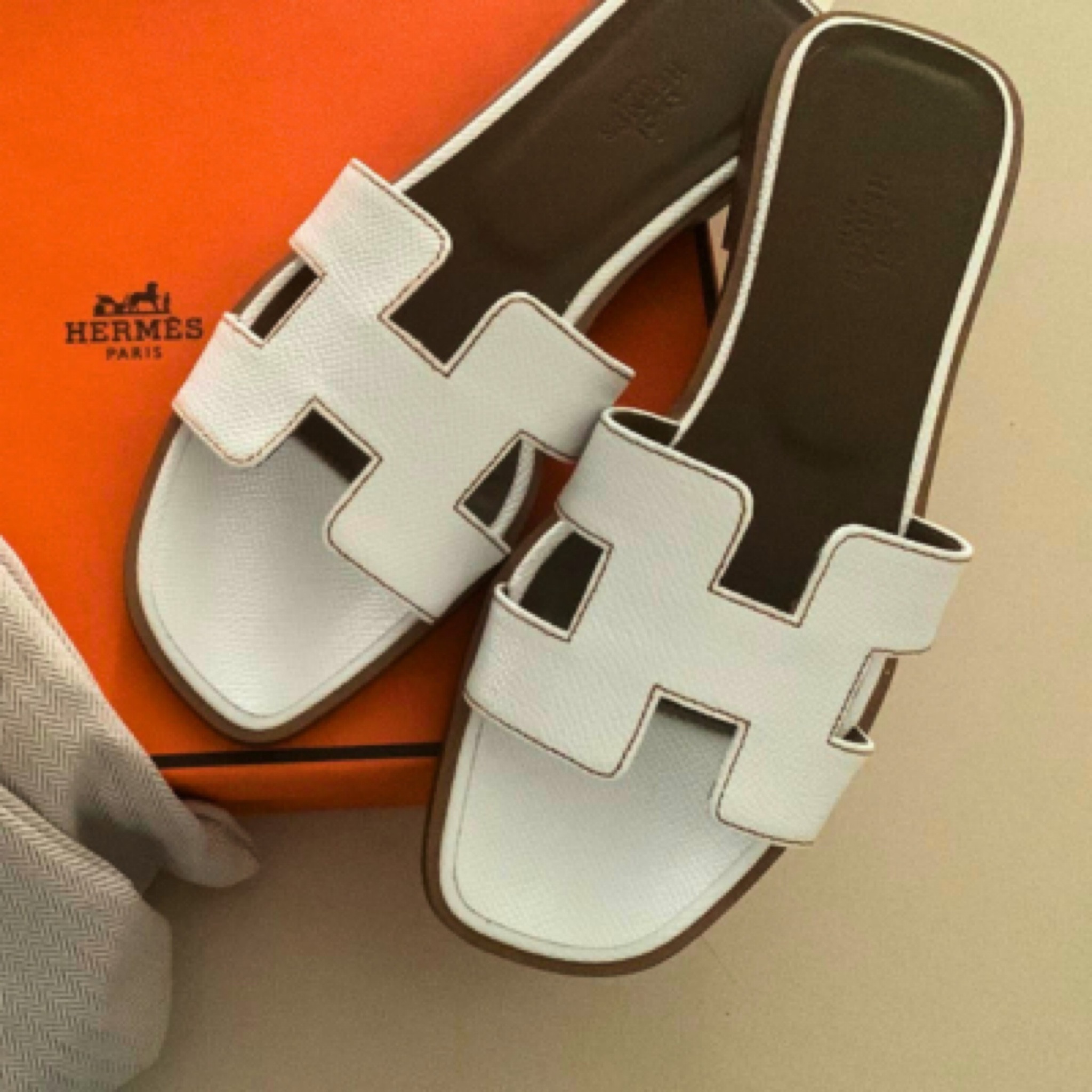 Hermes sandals #dhgate

#LTKFindsUnder100 #LTKShoeCrush
