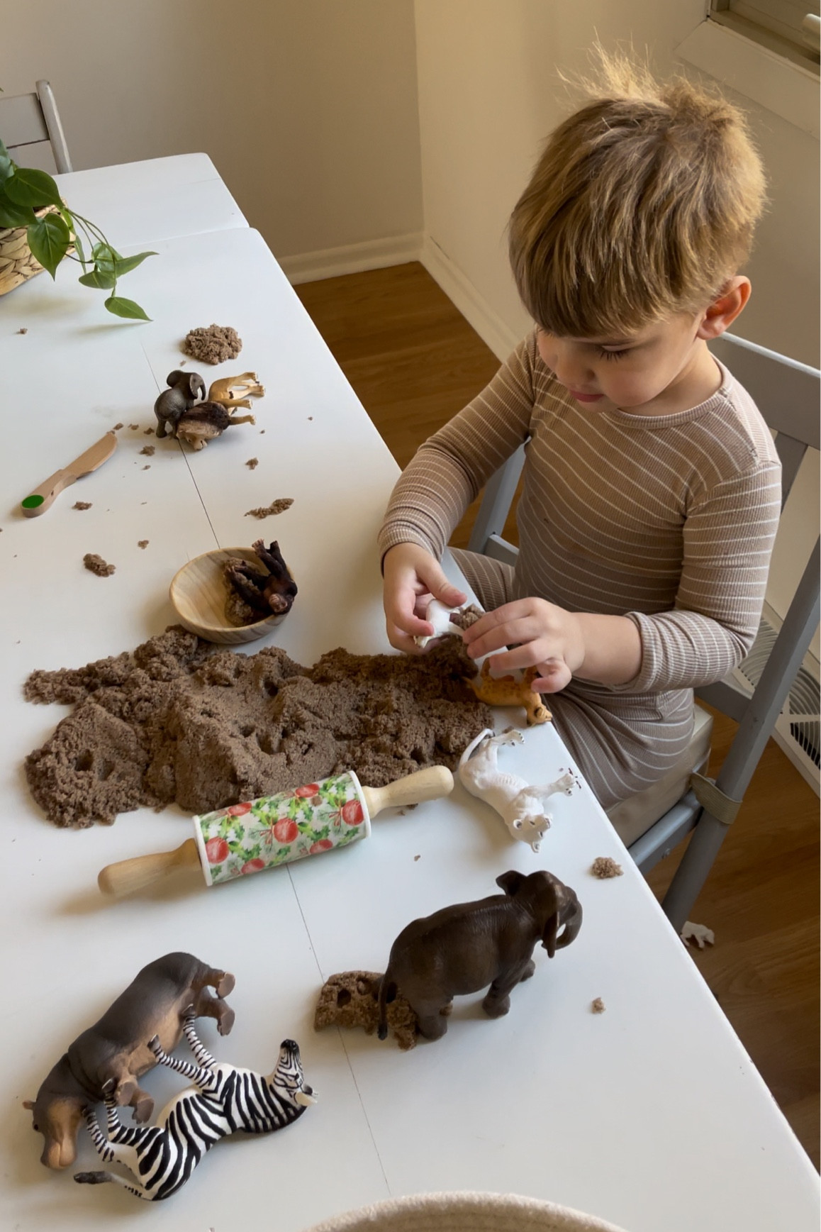 cannot say enough about these animals & paired with kinetic sand too 🙌🏻