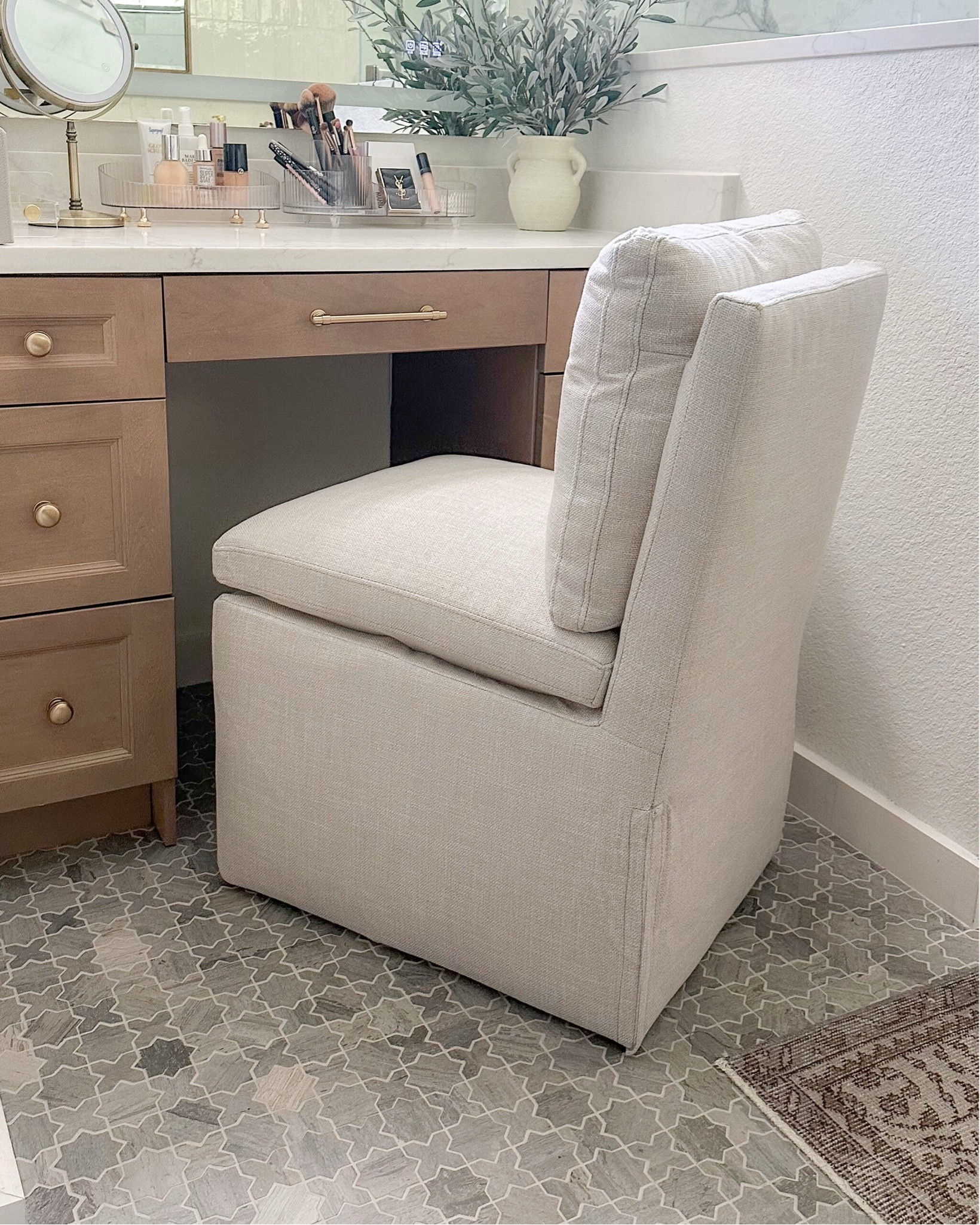 Vanity Inspo

makeup corner inspo  vanity inspo  women’s vanity corner  trending vanity products  makeup holder  TheSmittenCollective 

#LTKHome #LTKStyleTip #LTKFindsUnder100