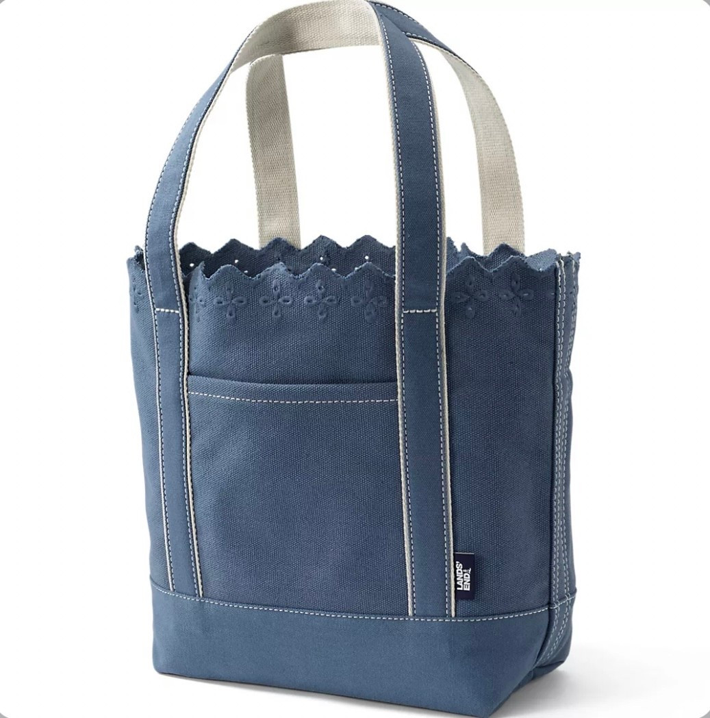 The most adorable scalloped tote bag! 