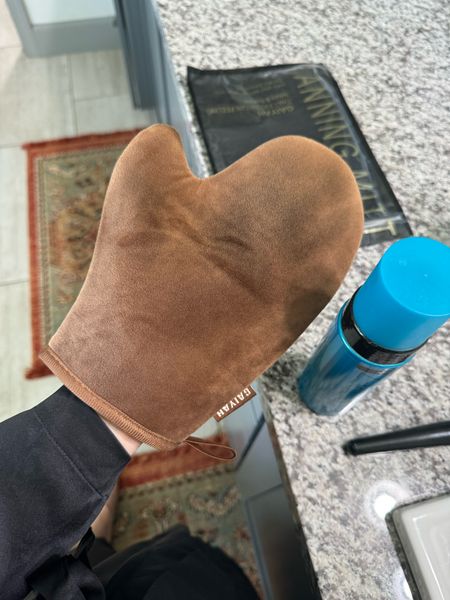 Recently purchased this mitt for only FIVE DOLLARS 😱 was unsure of what the quality would be but figured I’d try it for that price. So soft ☁️ and worked great! P.S. fits husbands hands to help you with your back 🤣