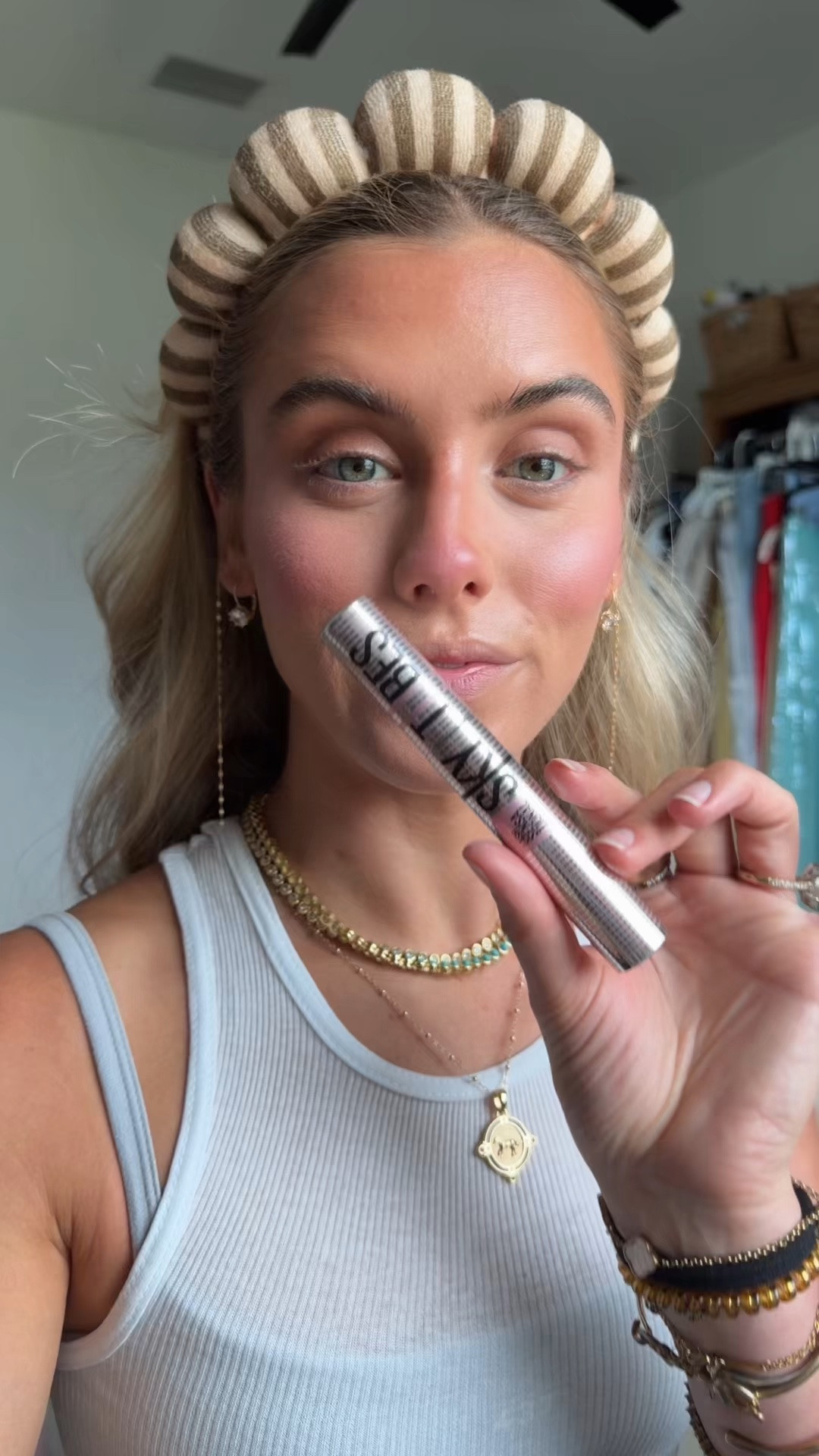 Maybelline Lash Sensational Sky Tubes Tubing Mascara, Extension-Like Lengthening Mascara, 24HR Eye Makeup with Shea Butter & Castor Oil, Very Black, 1 Count