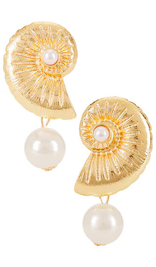Shell Pearl Drop Earring in Gold | Revolve Clothing (Global)