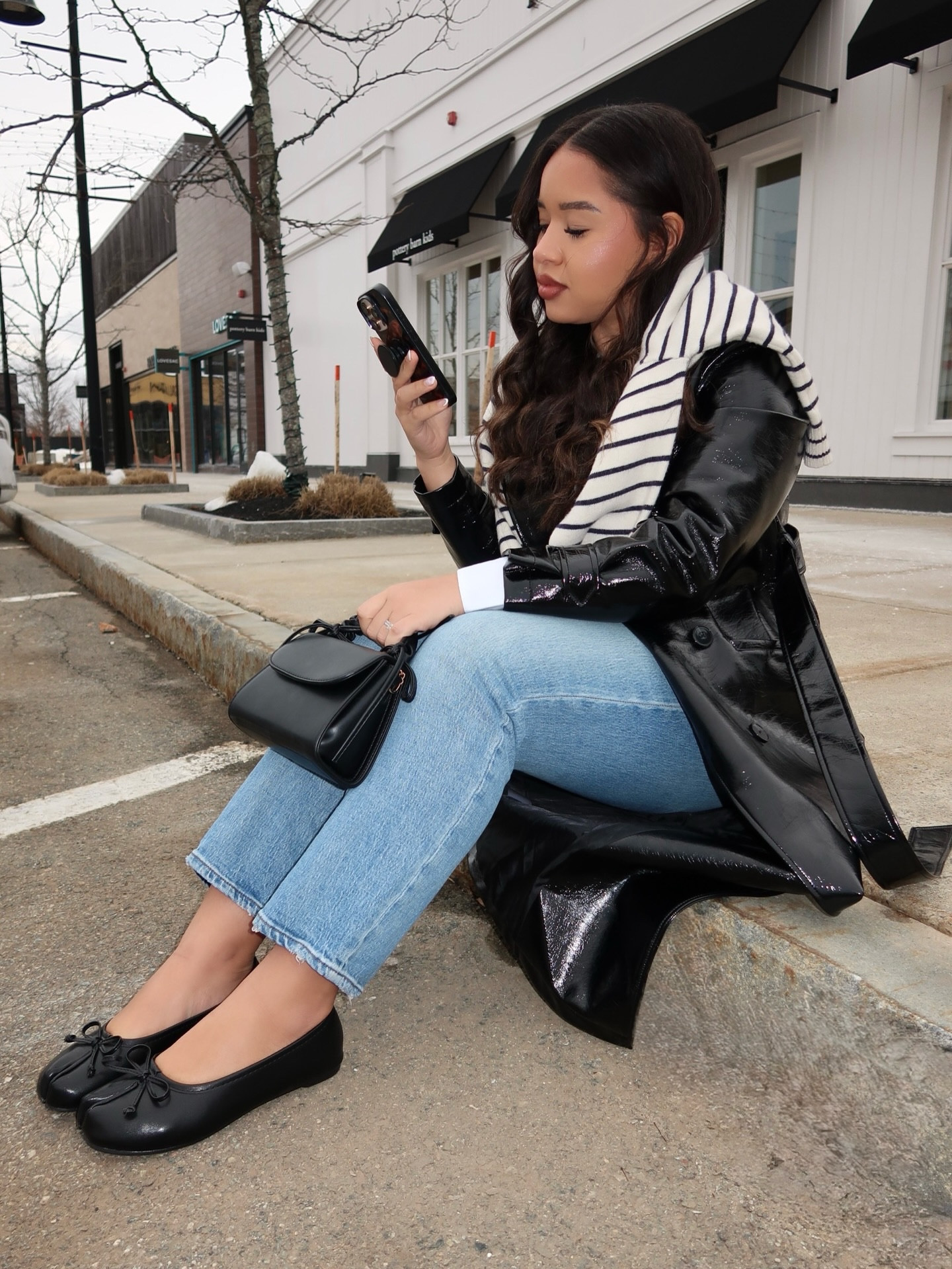 A coffee ☕️ and pastry break ? Yes please ☺️ 

Flats 🥿 from @raboesyofficial use code JZ20R for a special discount 😉

#raboesyshoes #raboesyofficial #raboesyflats