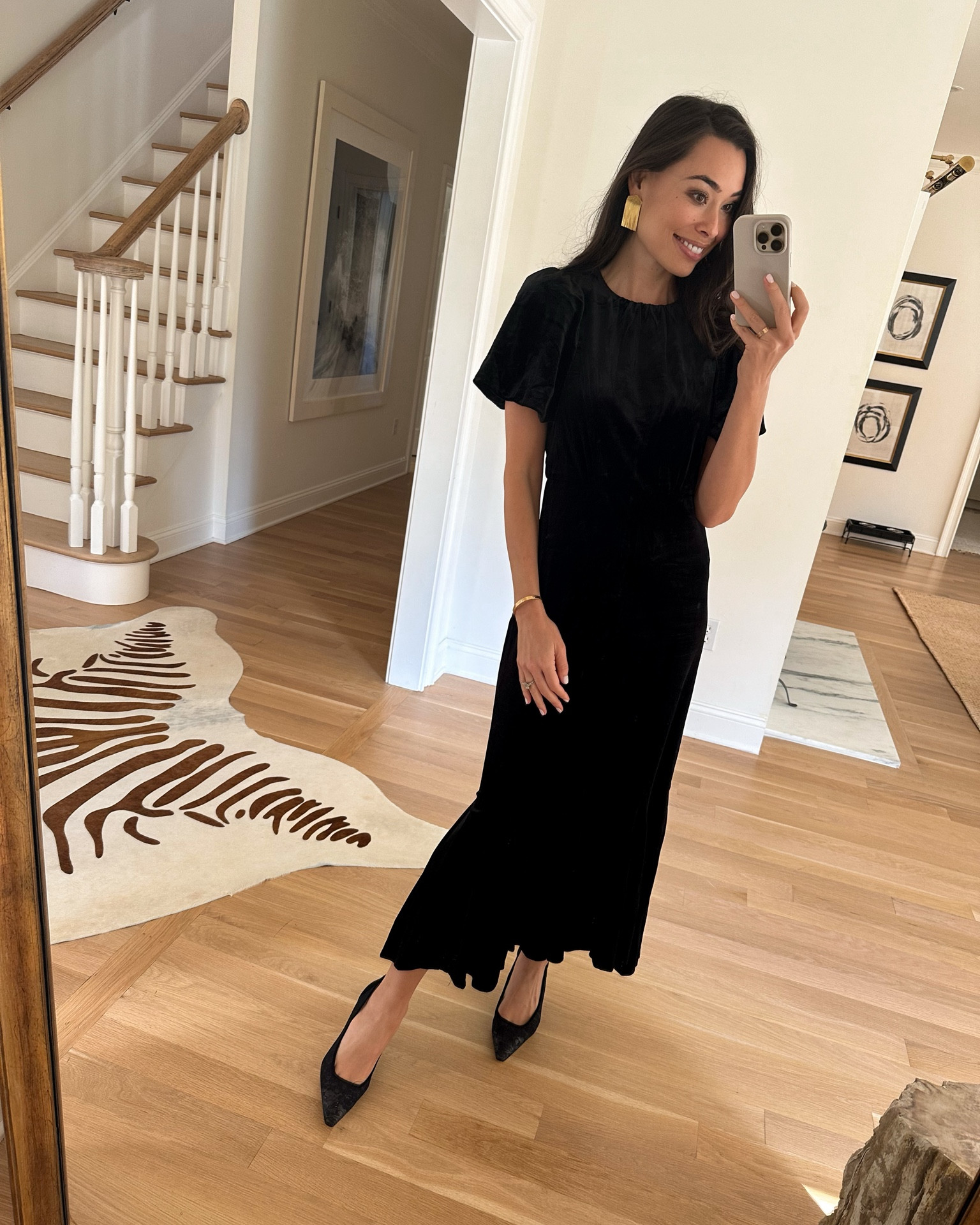 This velvet dress from @tuckernuck is so beautiful for the holidays! I took my normal
size. #tuckernuckpartner Festive outfit, Christmas, holiday outfit. 

#LTKParties #LTKSeasonal #LTKHoliday