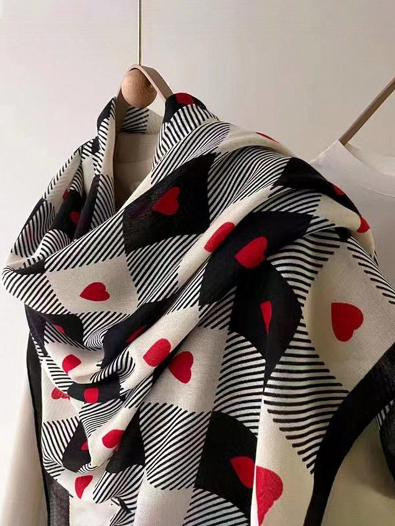 1pc Autumn Winter Warm Heart Shaped Scarf, Fashionable Shawl For Women | SHEIN