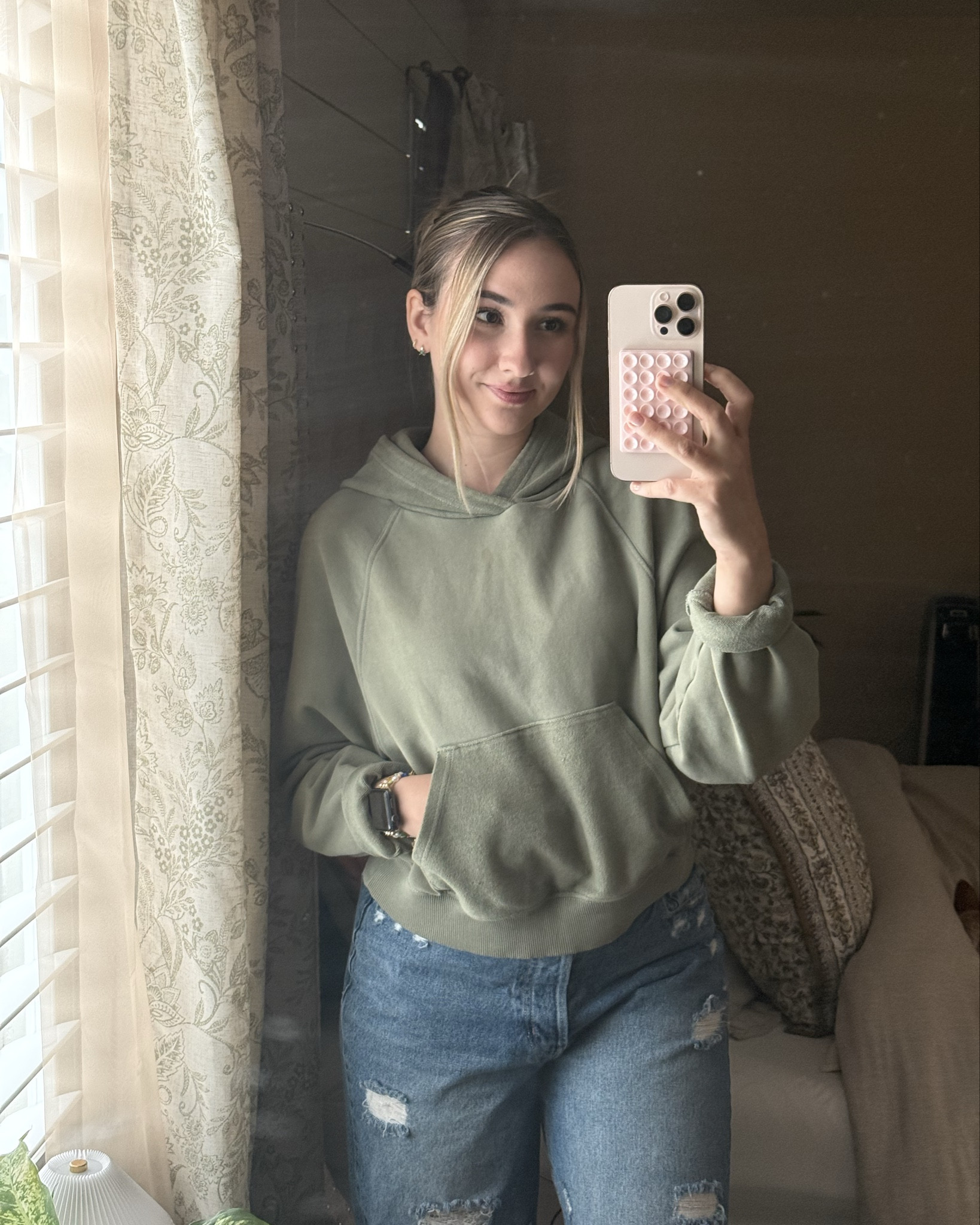 AE hoodies have me in a chokehold 

#LTKSaleAlert #LTKActive #LTKStyleTip