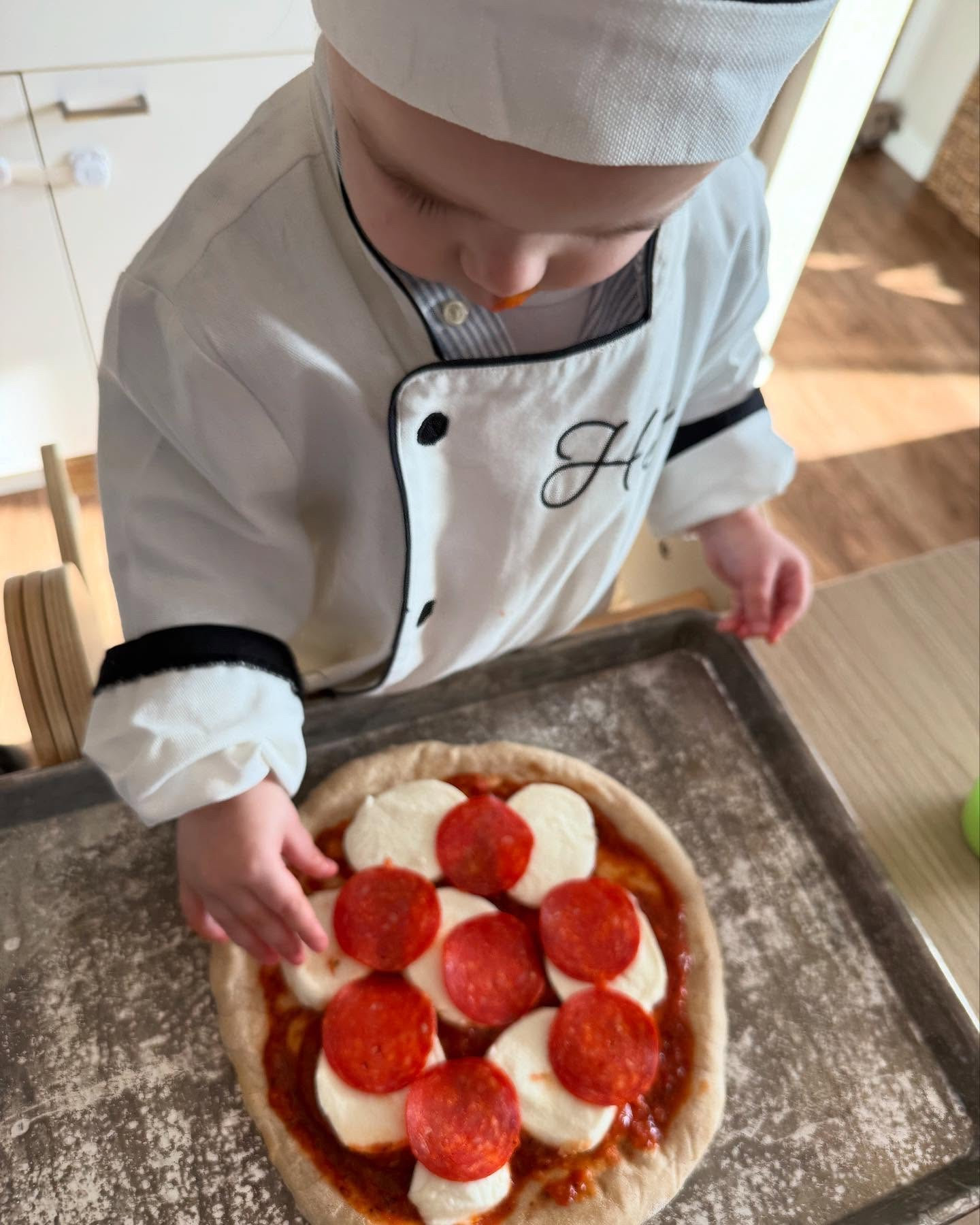 Pizza night with H! 

Henry’s chef outfit: @crateandkids