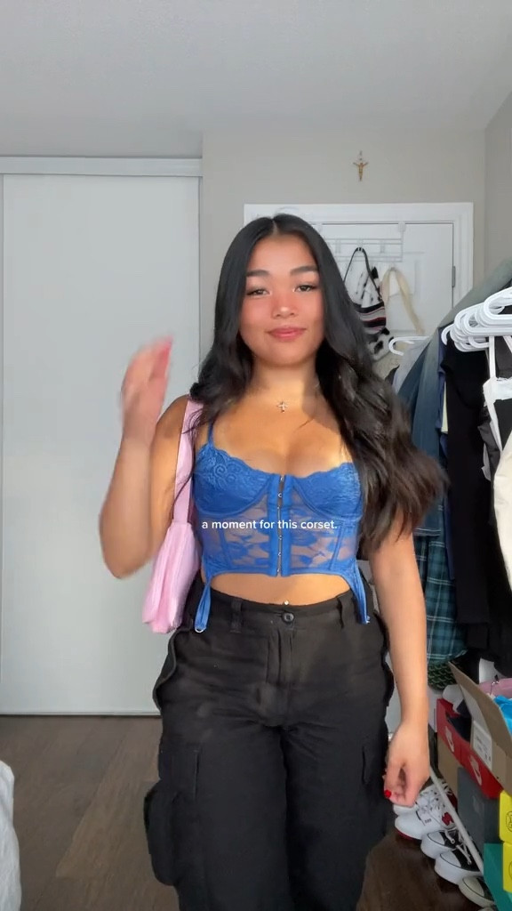 corset : xs
cargos : 02
bag is from evry jewels, you can use code Angela222 for $$ off:)

#LTKbeauty #LTKstyletip #LTKfindsunder100