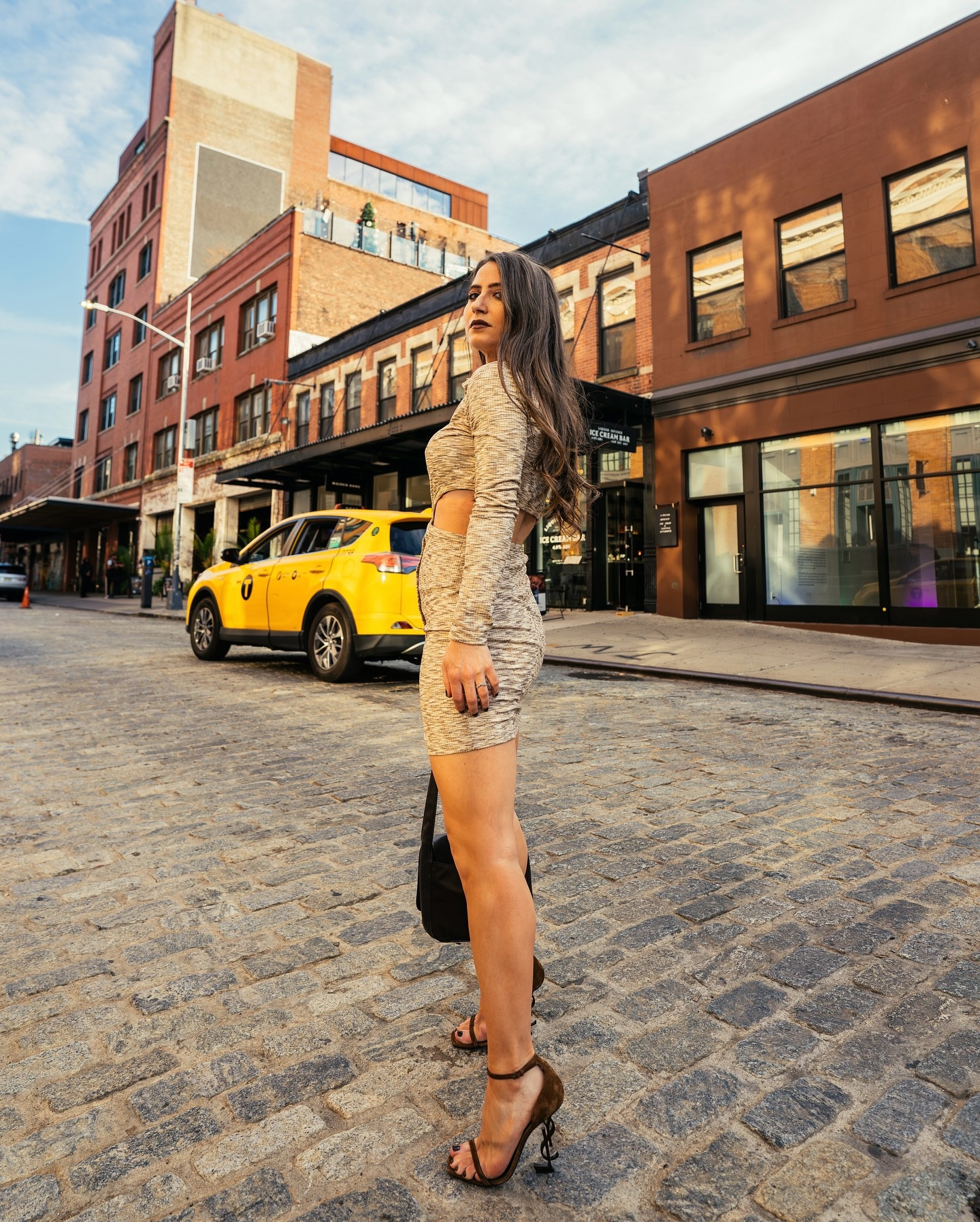 Mocha mousse and suede shoe style in nyc streetstyle shoot 
.
📸
.
.
Shoes: @ysl Bag: @ralphlauren Dress: @pinklilyboutique_ 
.
.
.
.
.
.
.
.
Fall fashion, Pinterest fashion, autumn fashion, fall styling tips, suede heels, fall suede, fall fashion trends, chocolate brown outfit, chocolate brown makeup, fall makeup inspo, fall makeup look, nyc beauty blogger, nyc beauty influencer, nyc influencer, nyc fashion influencer, nyc lifestyle, daily outfit inspo, Pinterest aesthetic, Pinterest style, New York streetstyle, outfit inspiration
.
#nycstreetstyle #nycfashionblogger #nycfashion #fallstyles #falltrends #fallfashiontrends #fallfashion #autumntrends #fashionbloggerstyleblogger #nyclifestyle #nycluxury #luxurylifestyle #luxuryinfluencer #lifestyleinfluencer #fashioninfluencers #styleinspo #nycinfluencer #streetstyle #dailyoutfit #outfitoftheday #ootd #nycliving

#LTKStyleTip #LTKSeasonal #LTKPetite