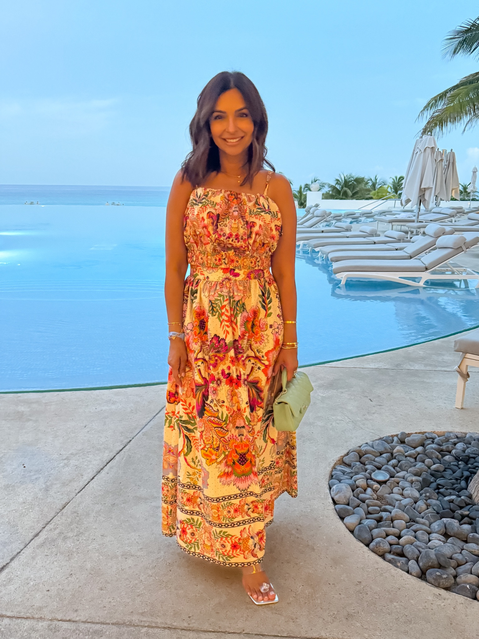 I loved the print on this set- wearing an xs top and size 2 skirt both run TTS 

#LTKSeasonal #LTKStyleTip #LTKTravel