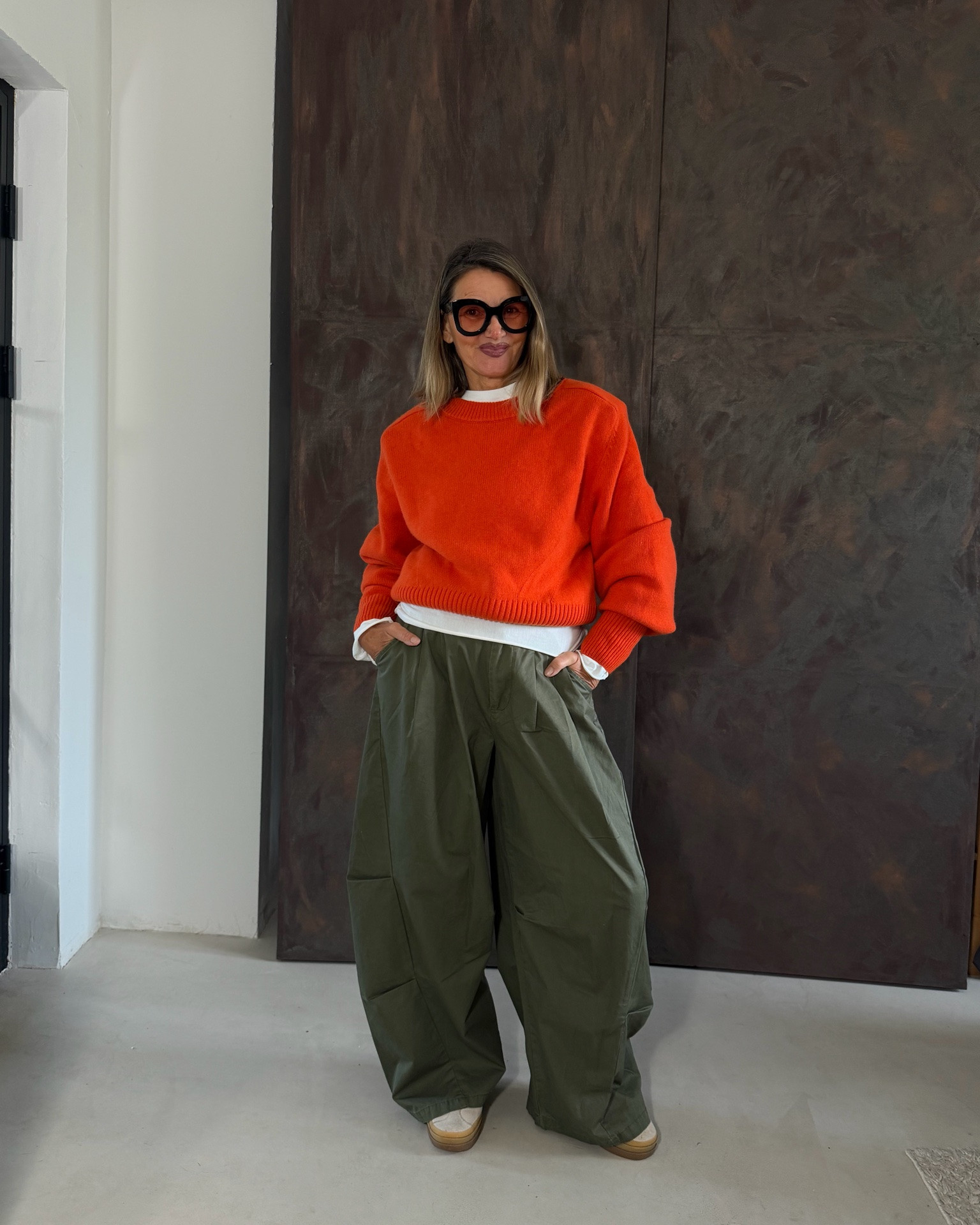 Mit Farbe in die neue Woche 🧡
Orange 🍊 zu Khaki, ein toller Farbmix - ganz casuel 
Dailylook von stilblock

#LTKautumn #LTKstyletip