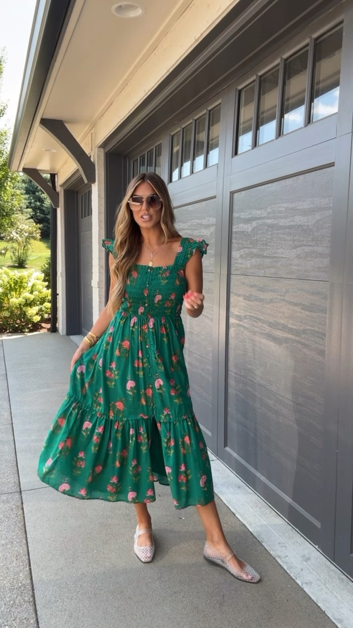 This dress is so comfy, but looks so cute and put together! 

Size small 

#LTKStyleTip #LTKFindsUnder100 #LTKSeasonal