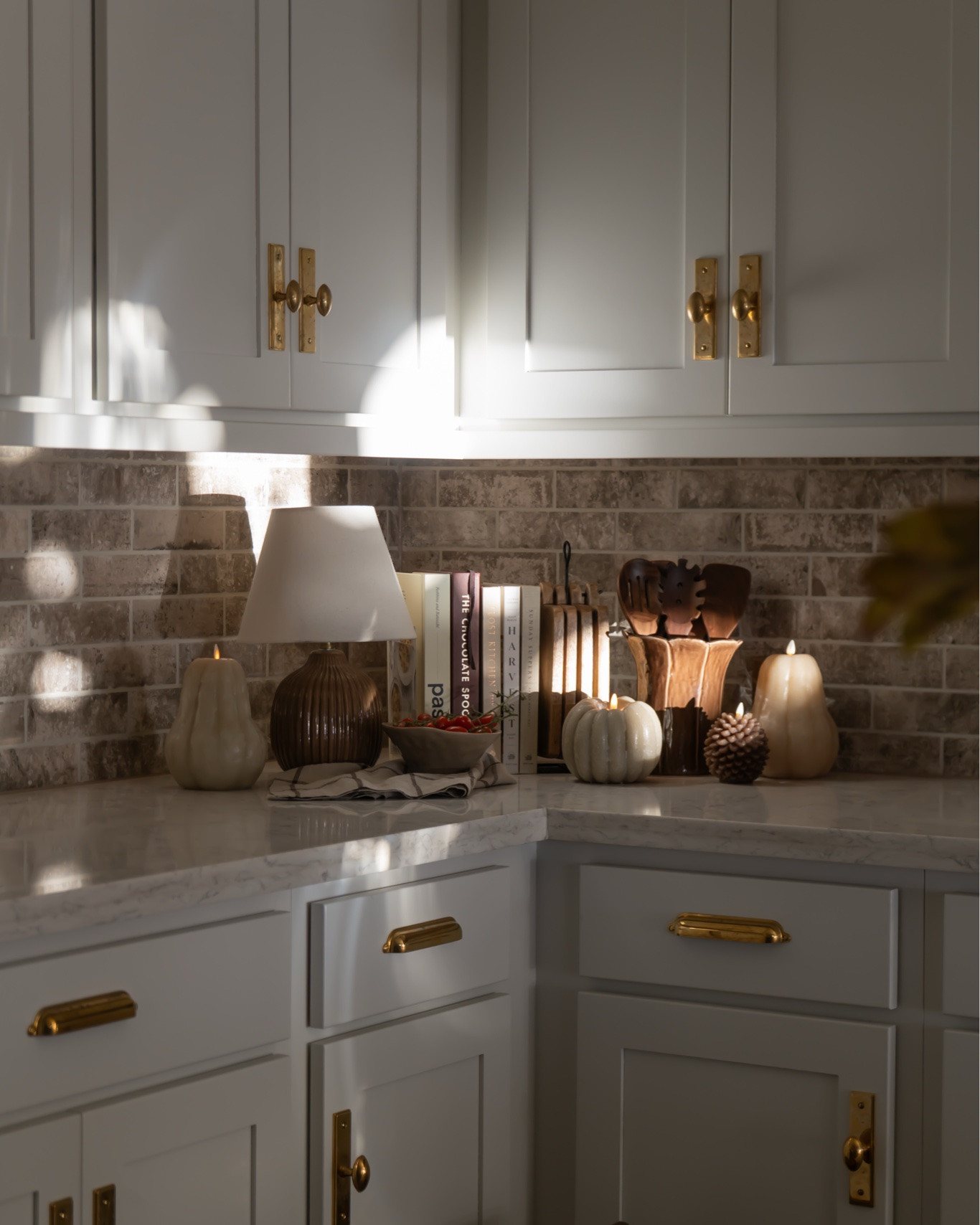 Golden hour during fall in the kitchen 🍂🤎

#LTKstorytime #LTKSeasonal #LTKHome