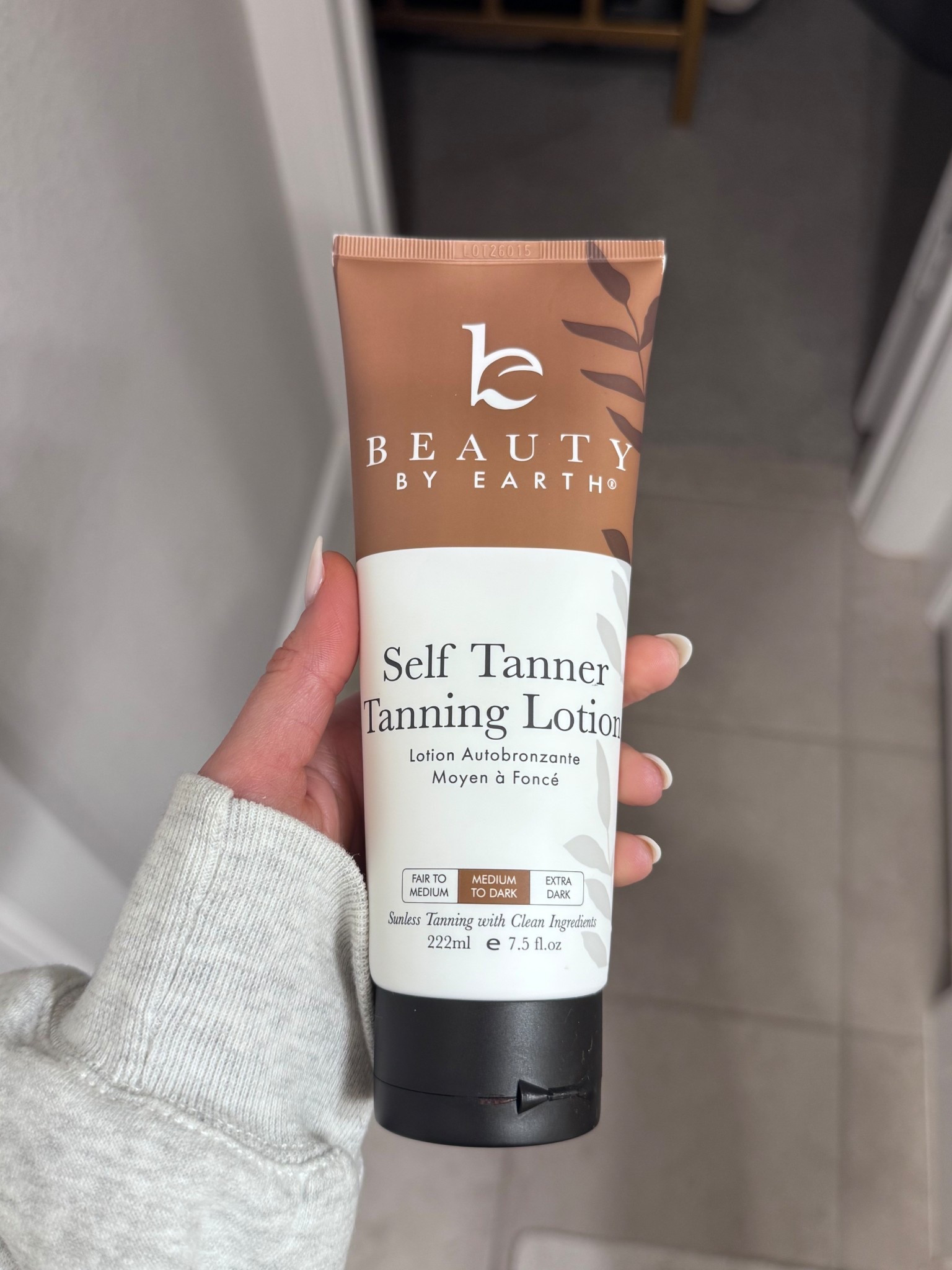 I believe I found the perfect self tanner 🙌🏼 non toxic, no smell, no transfer, no stickiness! Wearing shade medium/dark


Self tanner. Beauty hacks. Beauty products. Self tanning. Sunless tanning. Summer glow. Amazon finds. Viral products

#LTKBeauty