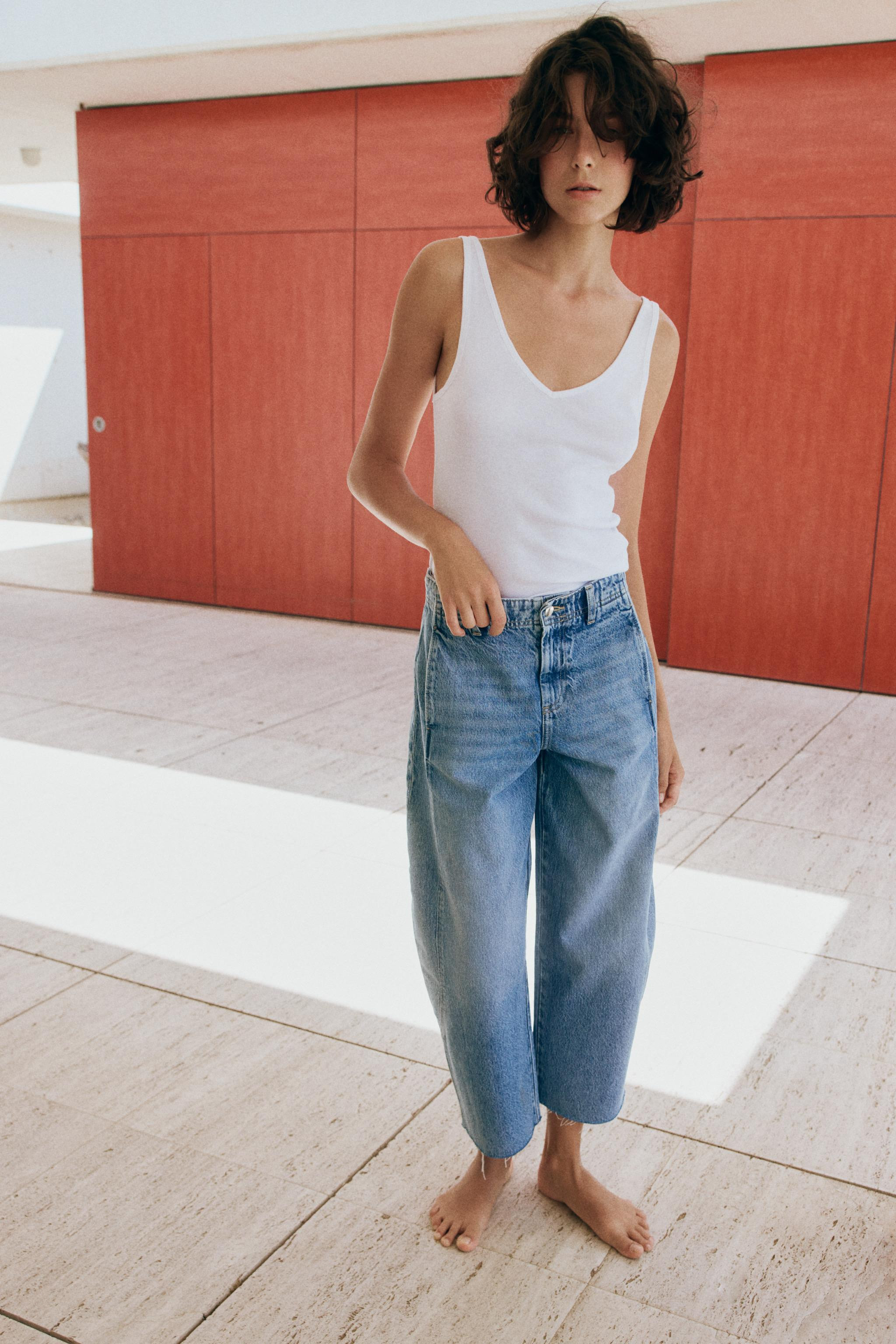 MID-RISE - BARRELMid-rise jeans with front pockets and patch back pockets. Loose-fit leg that tap... | Zara US