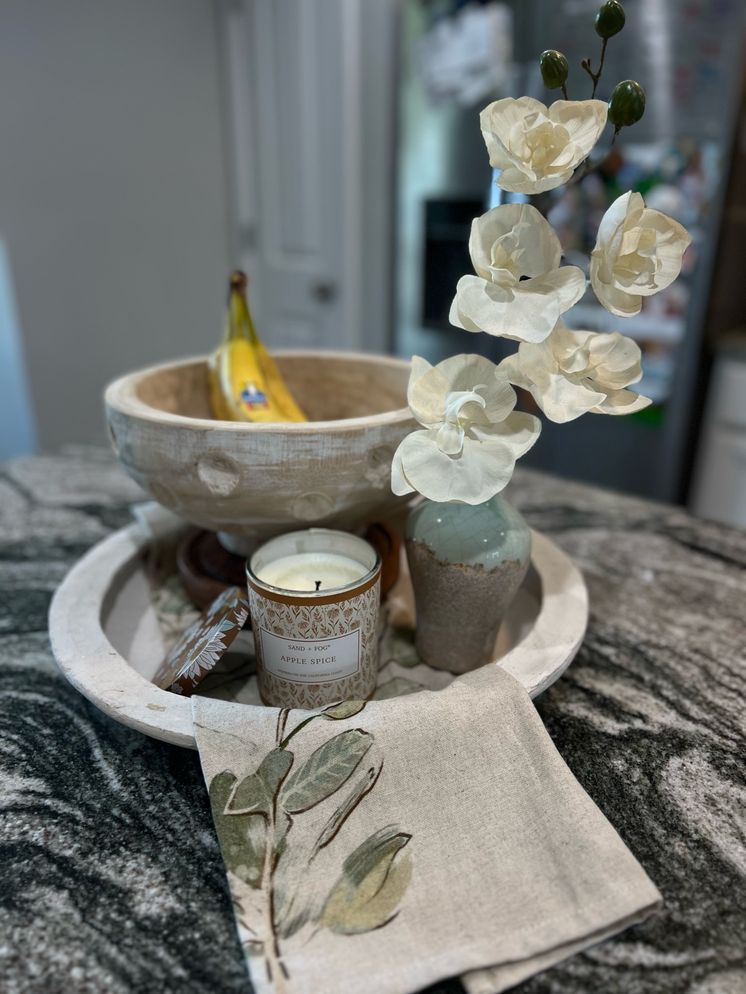 Kitchen decorating inspiration 🤌🏼

#coffeetable #decor #island #kitchenn

#LTKHome #LTKFallSale #LTKNYFW