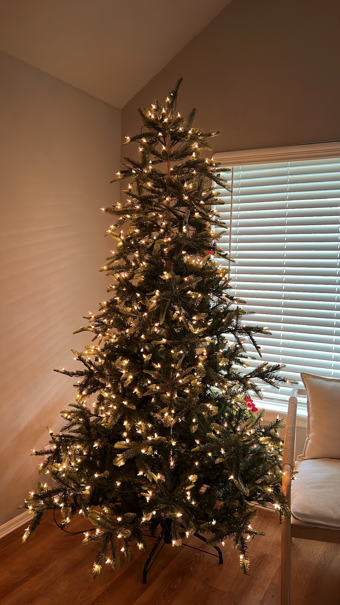 realistic Christmas tree, 7.5 foot Christmas tree