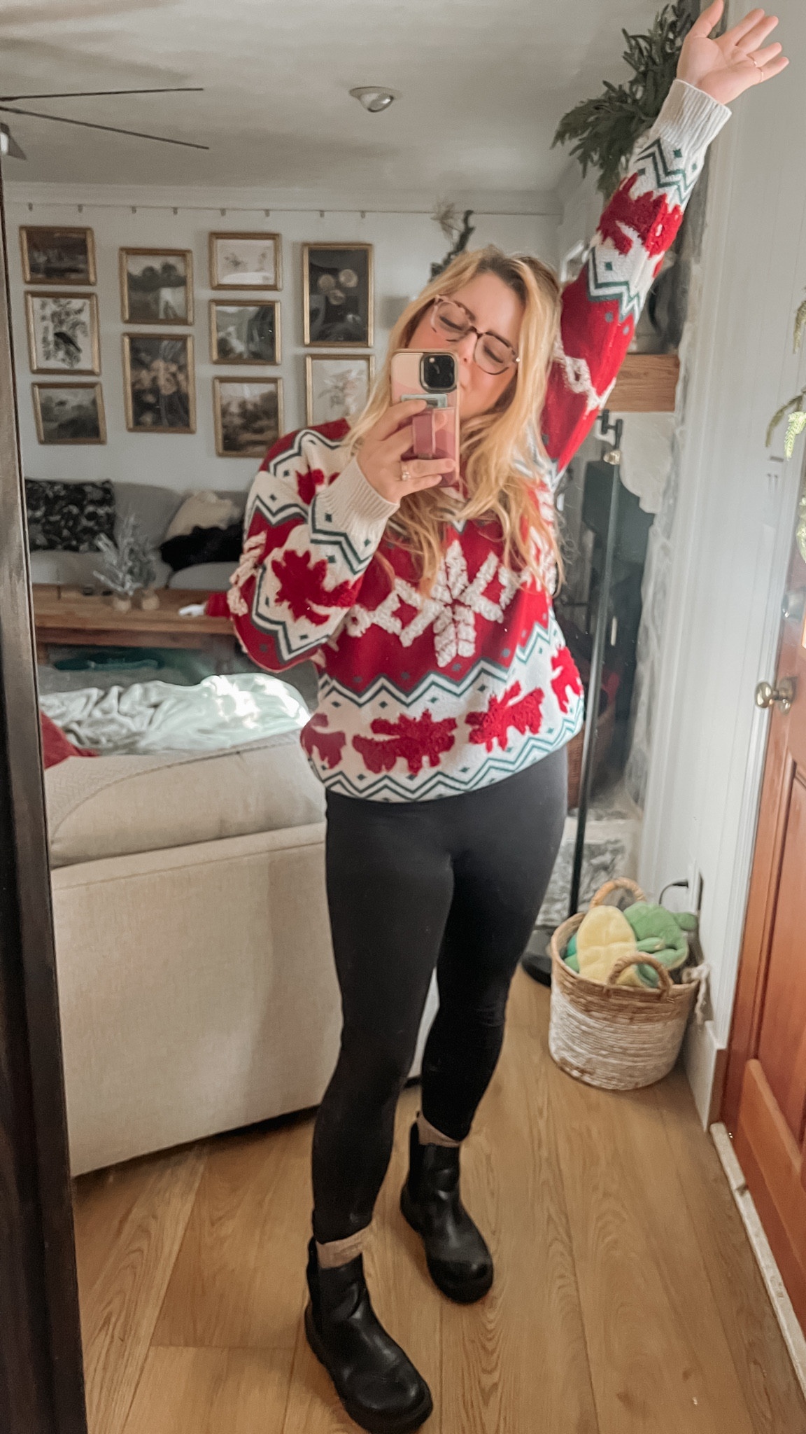 It's festive sweater season! This sweater is so cozy but I'm tempted to order another one so that I can have it super oversized

#LTKHoliday #LTKparties #LTKSeasonal