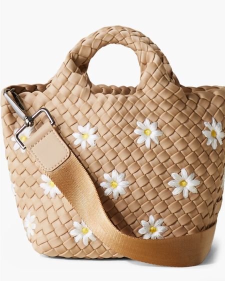 The cutest spring bag! 

#LTKitbag #LTKSeasonal