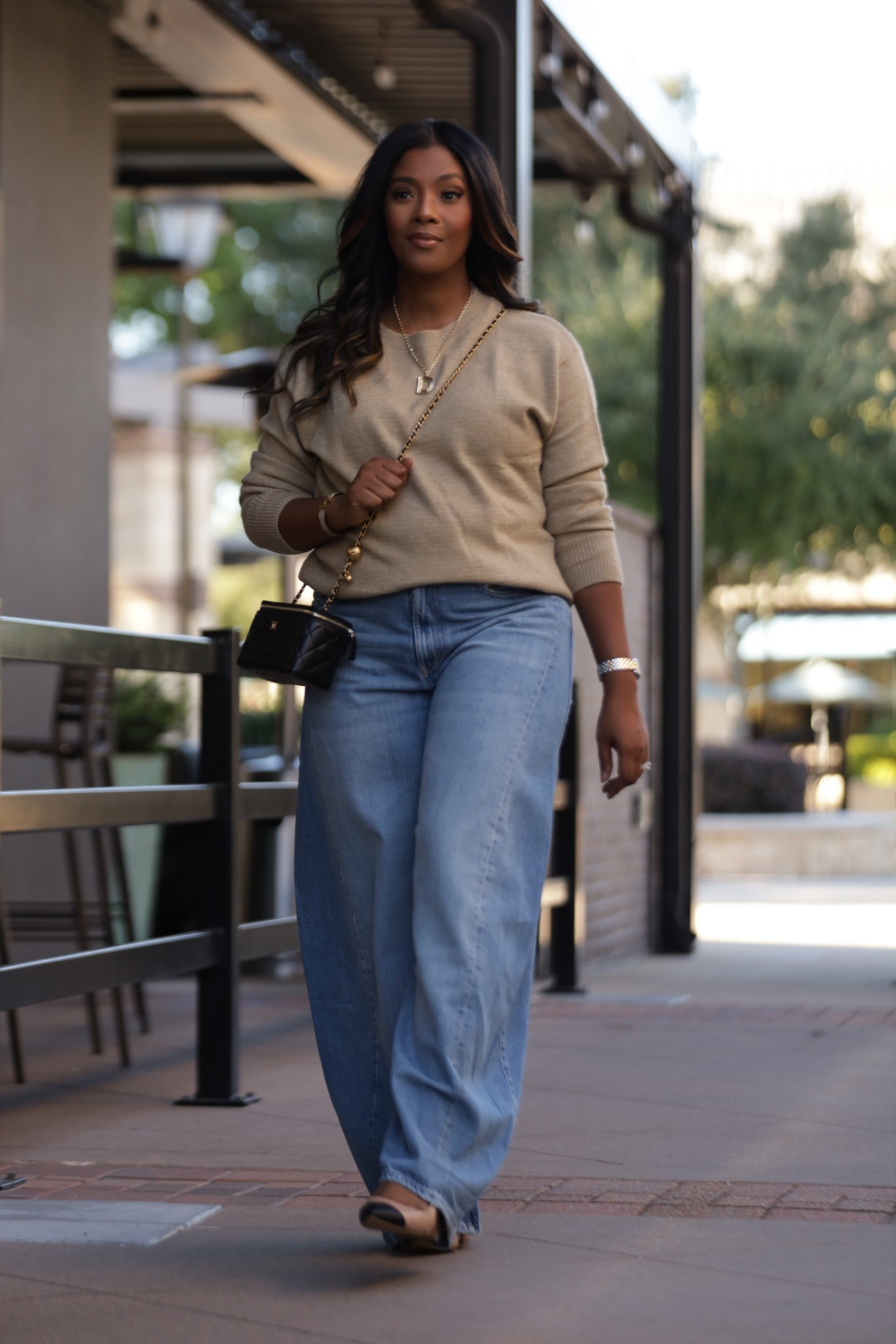 Casual look for the Win!! Love these oversized baggy jeans! 

#LTKOver40 #LTKTravel #LTKMidsize