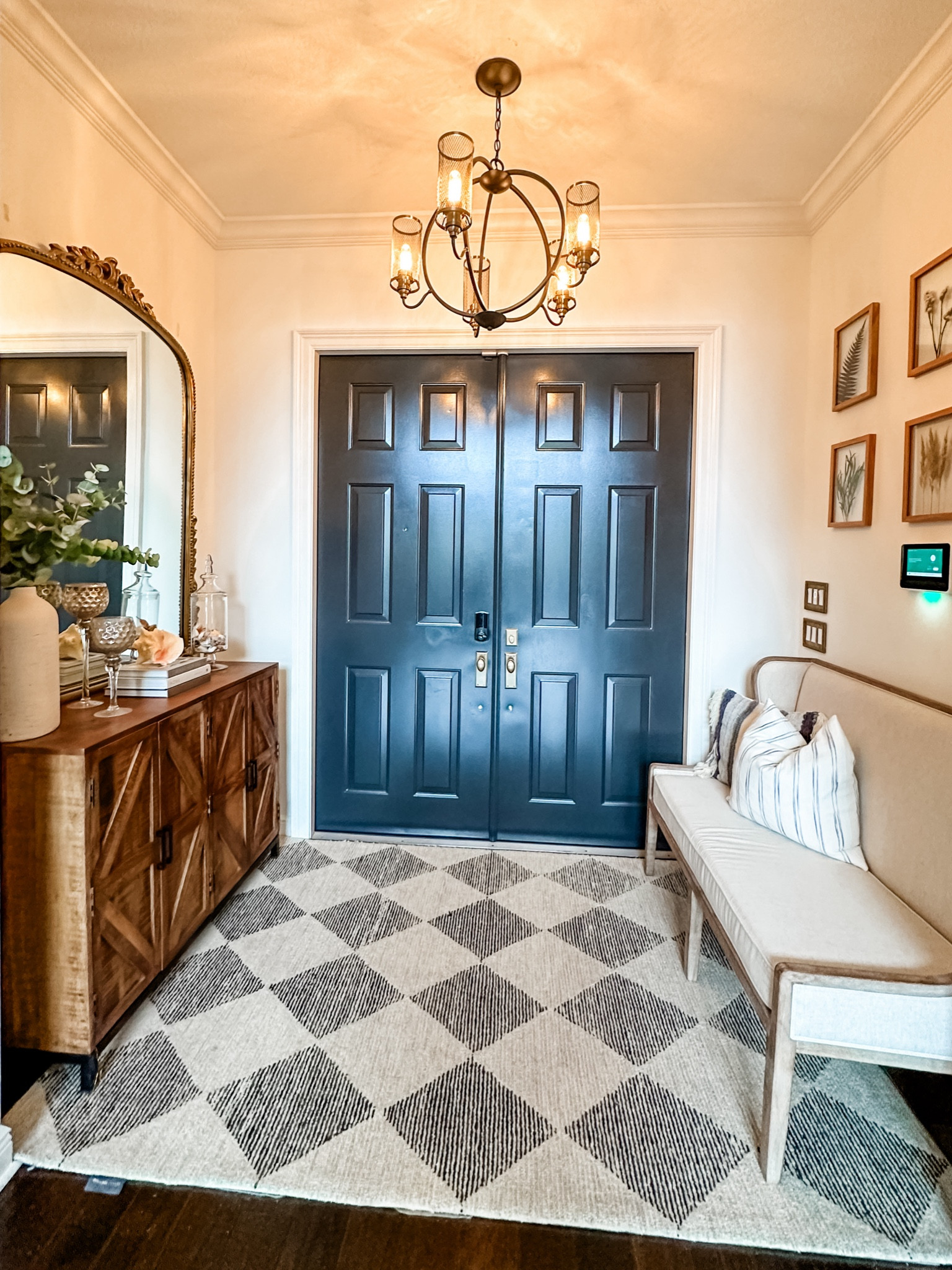 Entryway • entryway rug • area rug • dried flower art • entryway mirror • 

#LTKHome