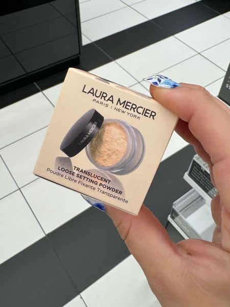 Laura mercier loos powder 

#LTKbeauty #LTKGiftGuide #LTKfindsunder50