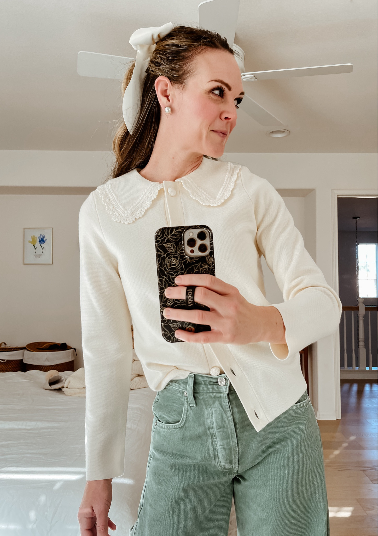 💚🤍

Sweetest cardigan —TTS, wearing a small
Horseshoe jeans —run big, wearing a 24

Bow, horseshoe jeans, cardigan, Sezane 

#LTKSeasonal #LTKfindsunder50