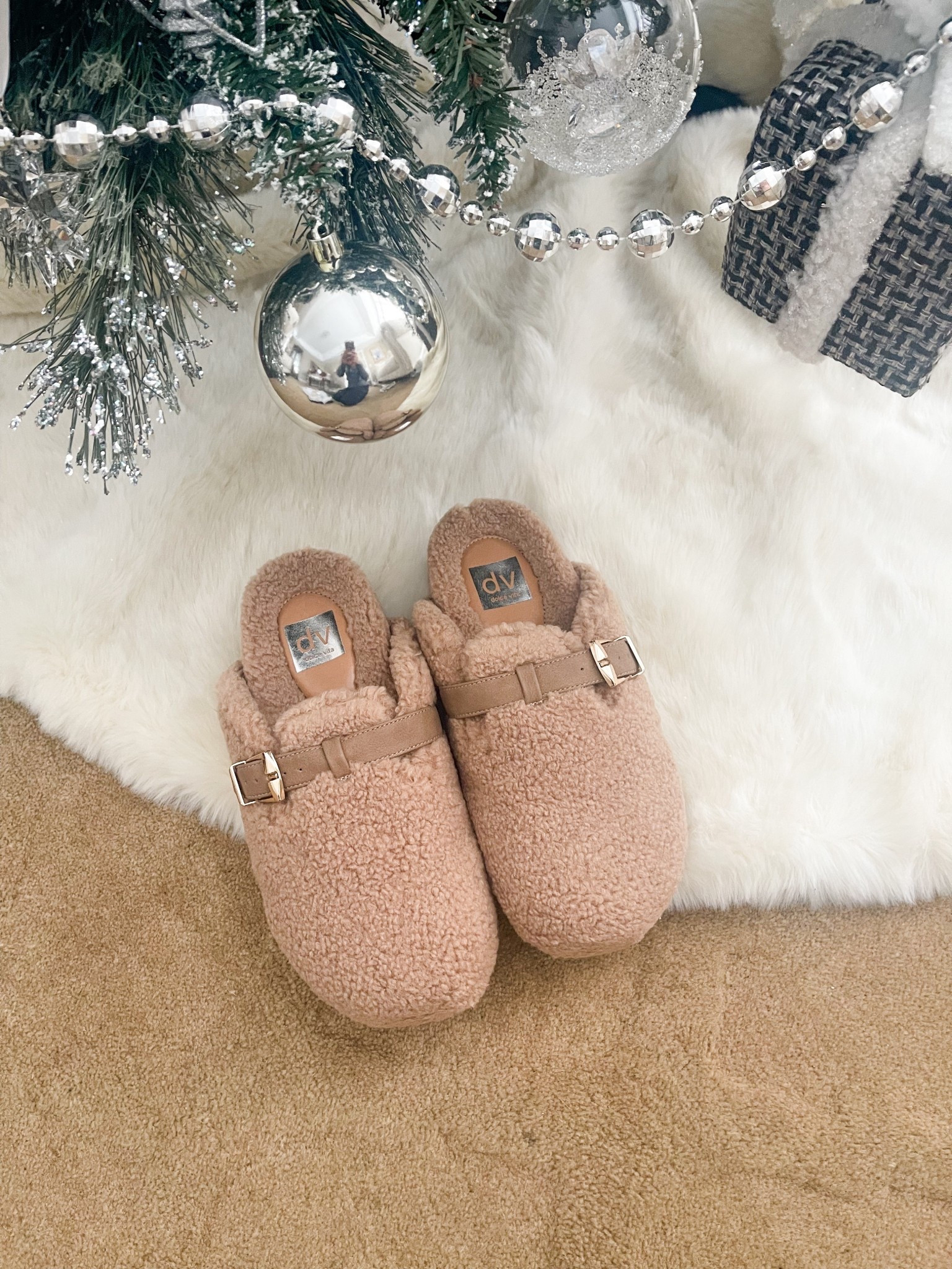 The coziest mule shoe 




Slip-on shoe, cozy, shoes, Sherpa 

#LTKSaleAlert #LTKootd #LTKGiftGuide