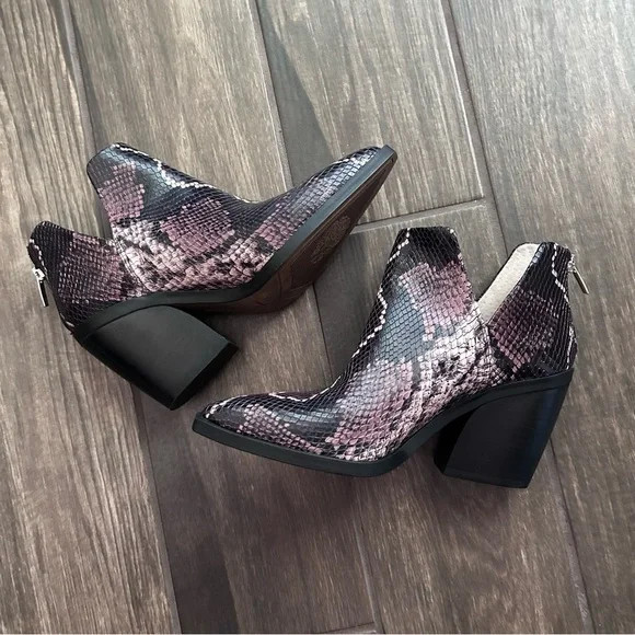 Vince Camuto Gigietta Leather Booties in Snakeskin Sz 8 | Poshmark