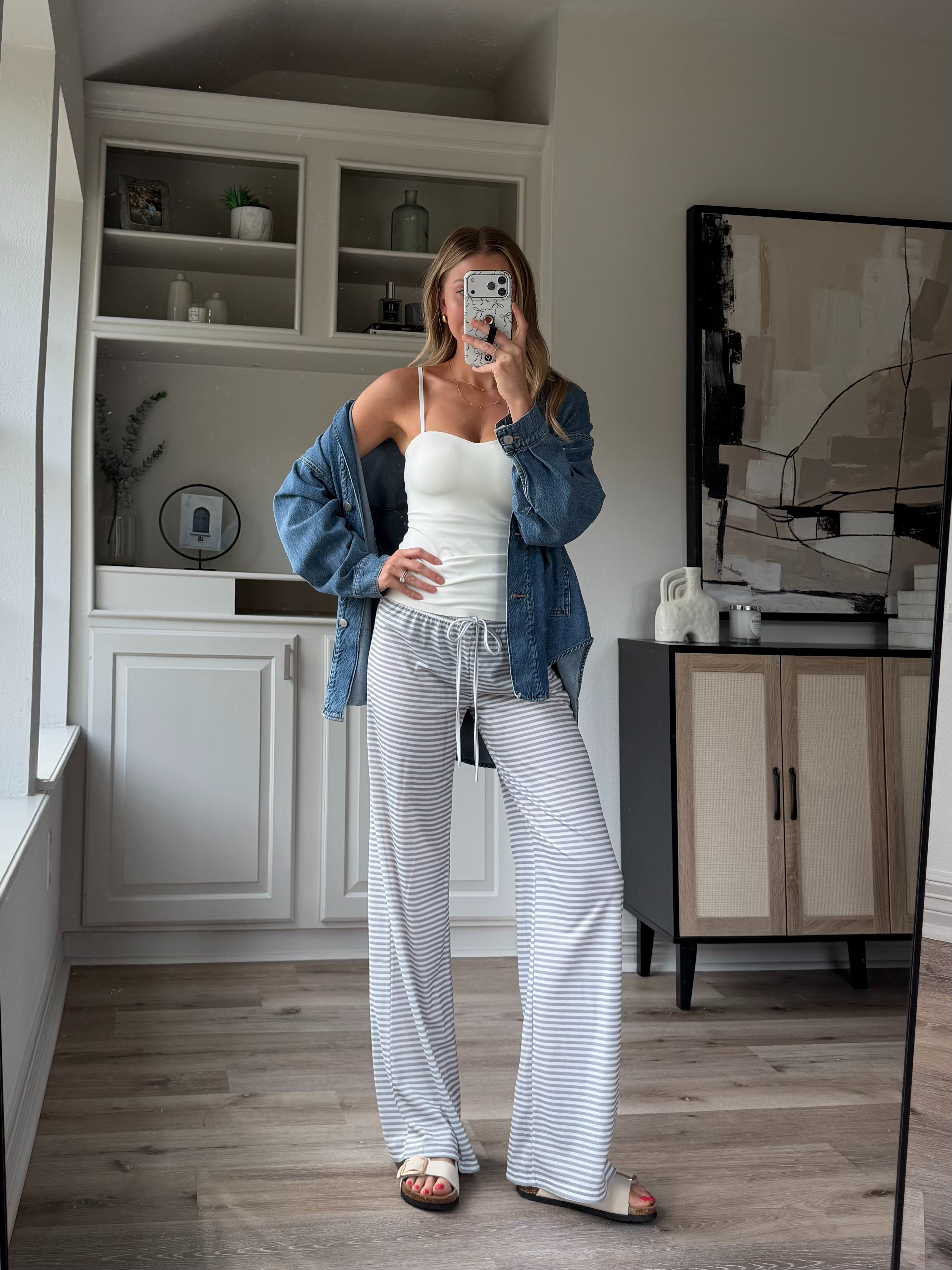 Casual comfy mom outfit!  

 