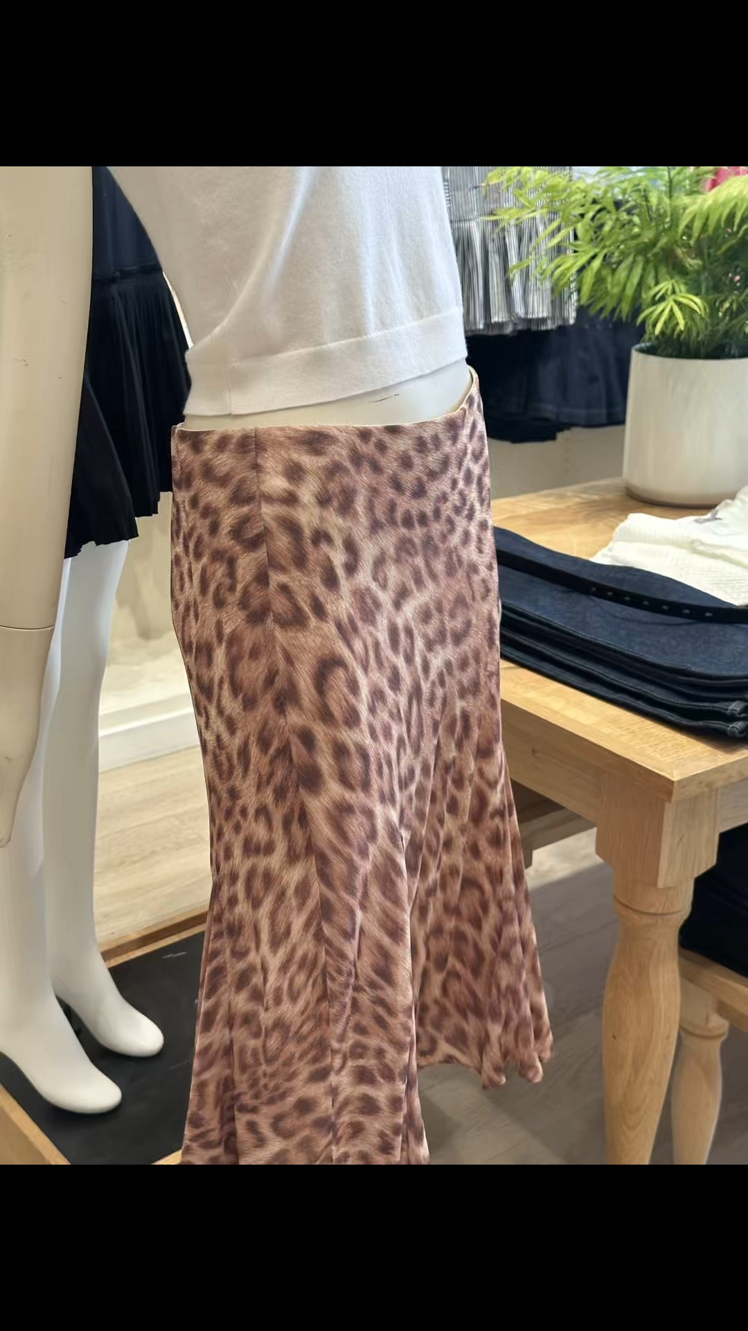 For Fall, J Crew is showing this animal print skirt. 

#LTKParties