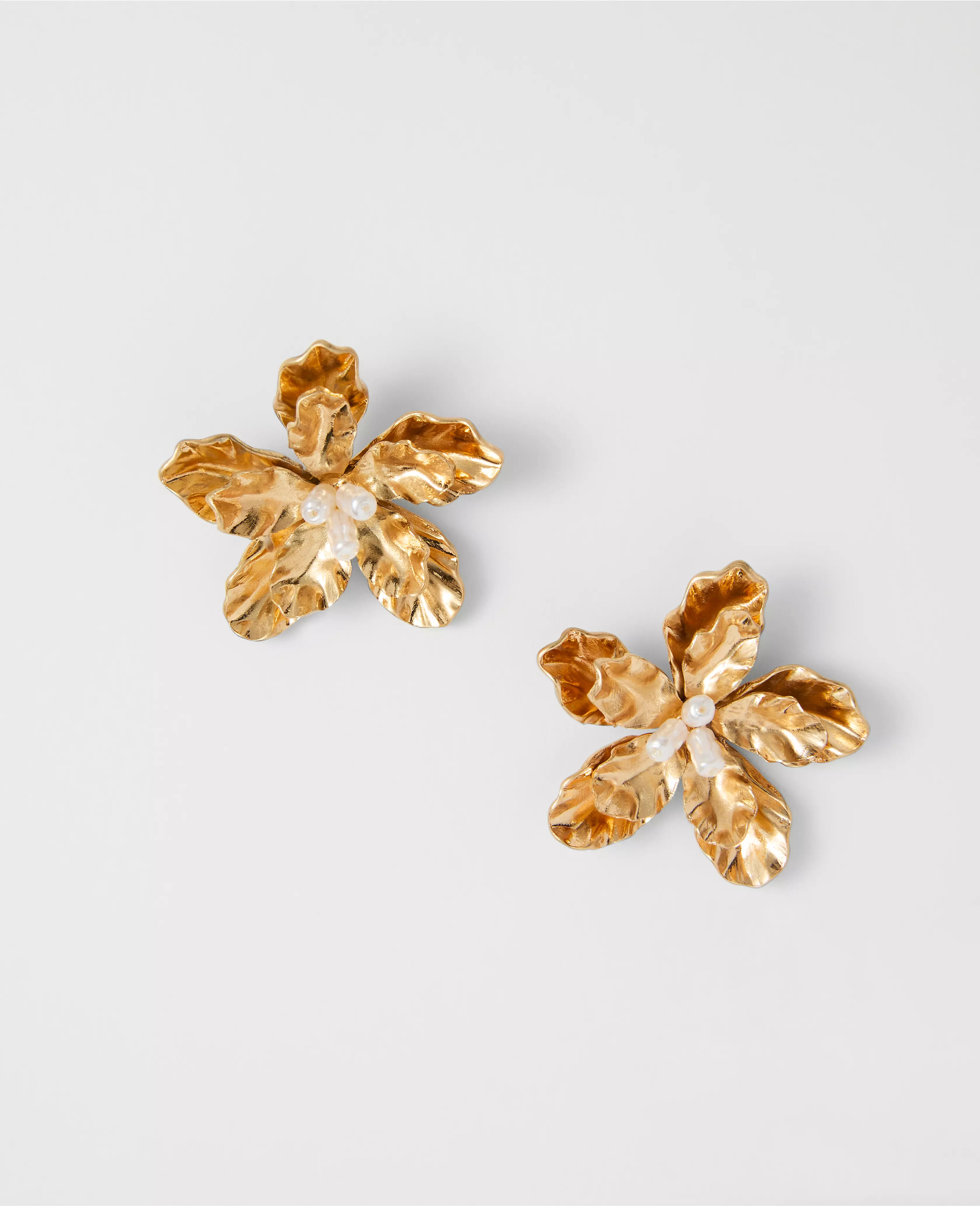 The link to Pearl Flower Statement Stud Earrings has been copied | Ann Taylor