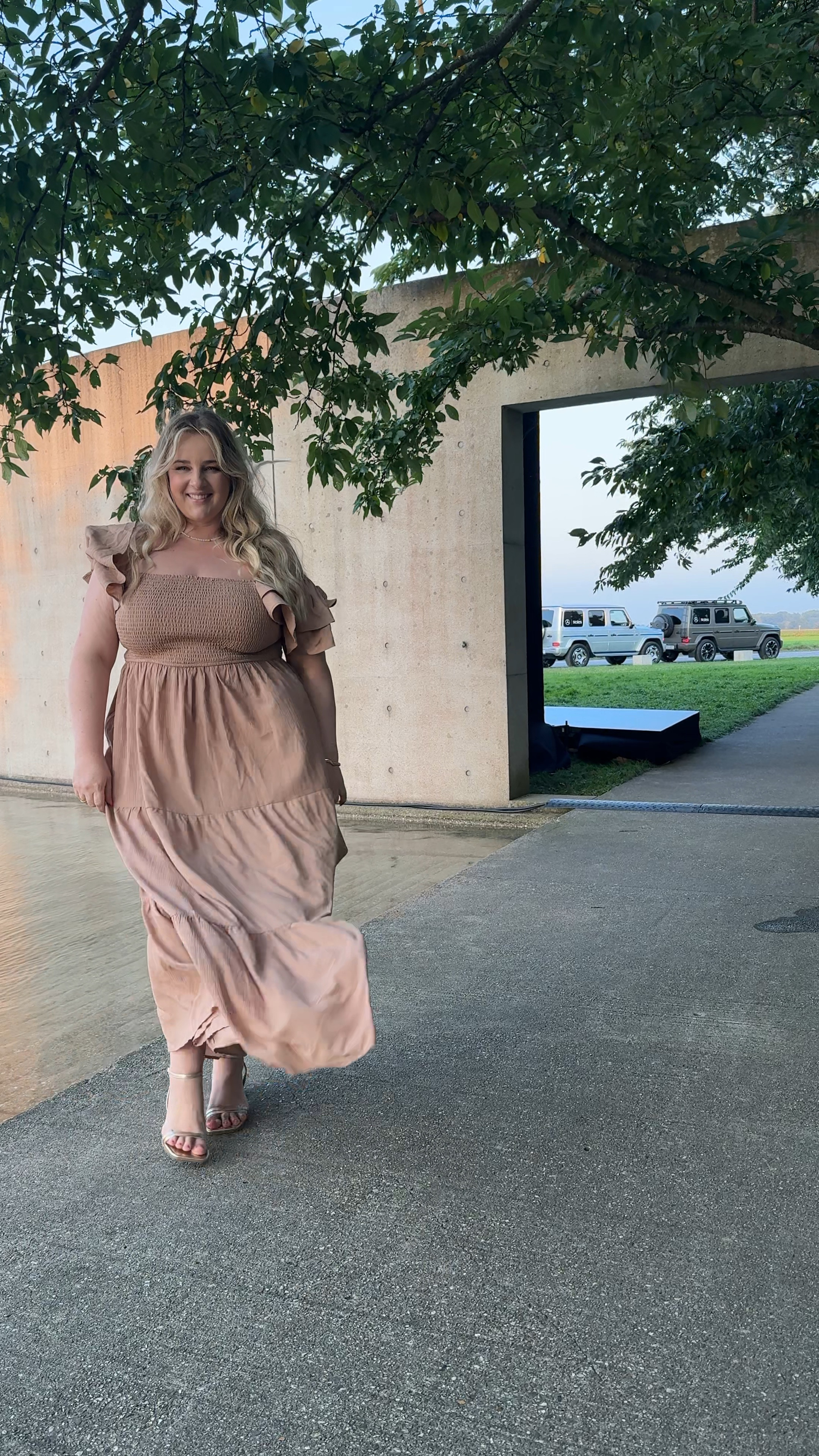 Last Night ❤️

#dinnerlook #beige #curvylook