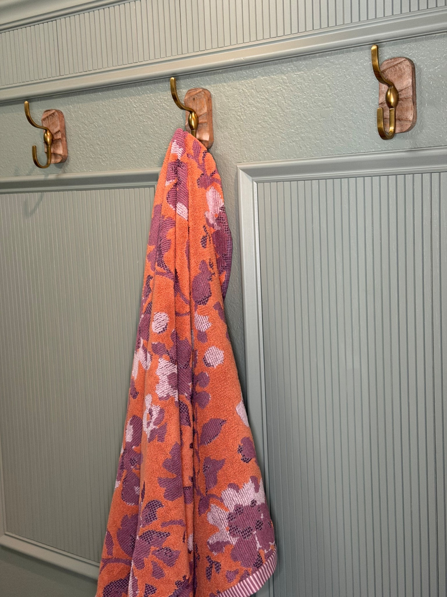 Love these hooks from @anthropologie for our kids’ bathroom!

Towel hooks 
Bathroom update
Wall treatment
Pole wrap
Green
Evergreen fog
Floral bath towel
Anthropologie 
Home

#liketkit
@liketk.it

#LTKKids #LTKFindsUnder50 #LTKHome