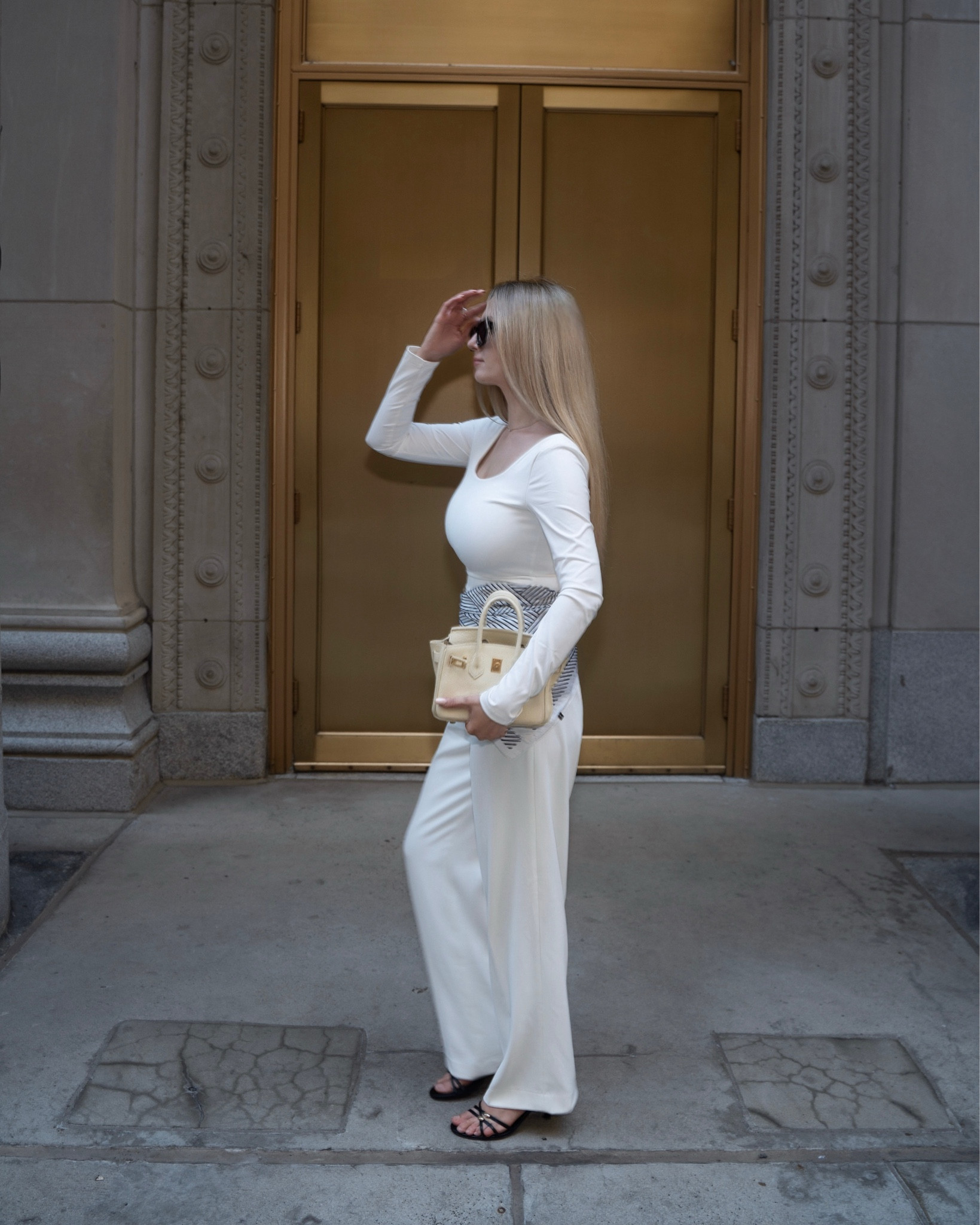 Add a pop of pattern with a stylish scarf to give your all-white look some personality and effortless style! #OOTD #ScarfStyle #FashionTips

style inspired by my IG: imirynaaa 


#LTKFindsUnder50 #LTKStyleTip #LTKBeauty