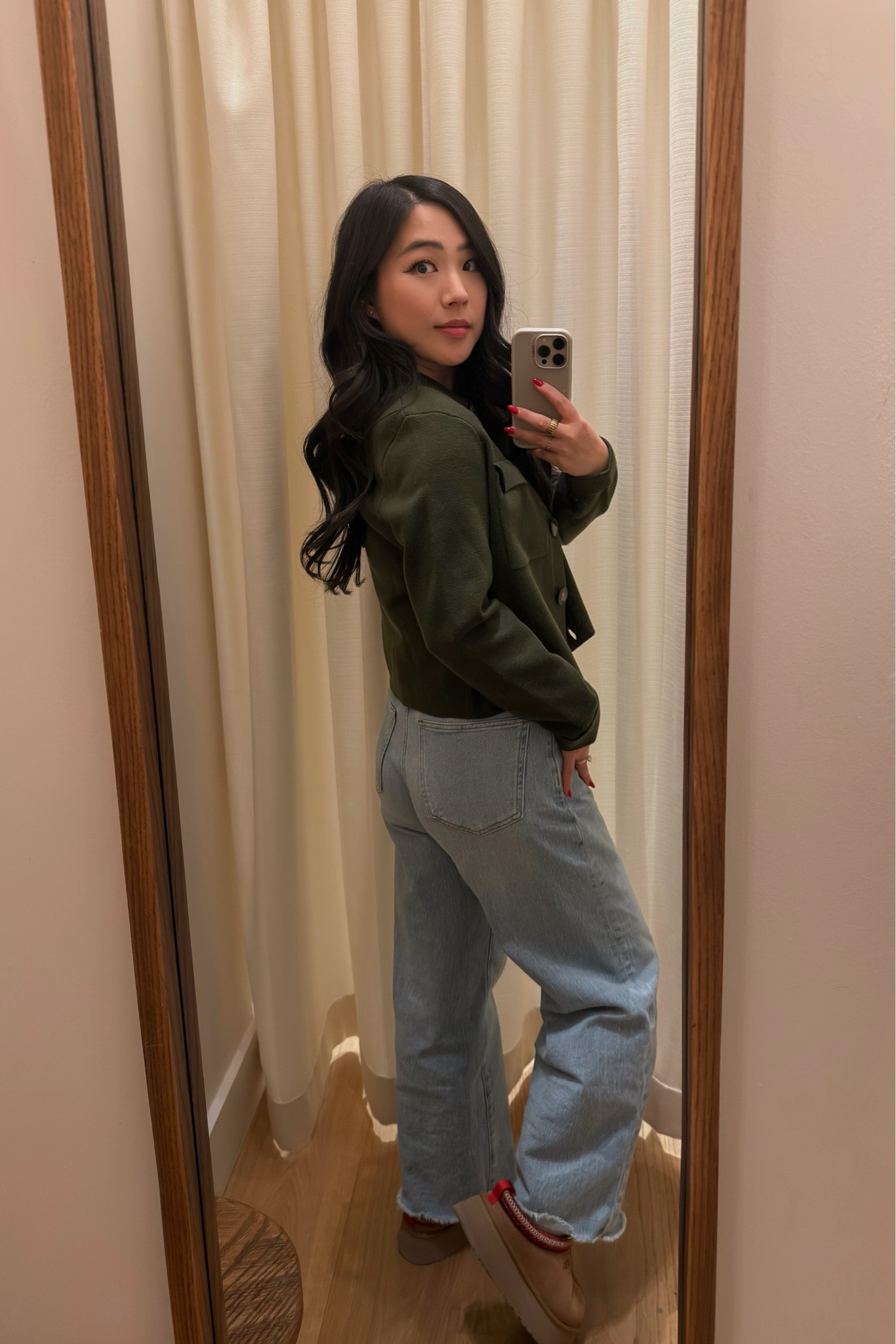 Comfy Thanksgiving outfit.
Wearing an XS cardigan (size up for a looser more boxy fit).