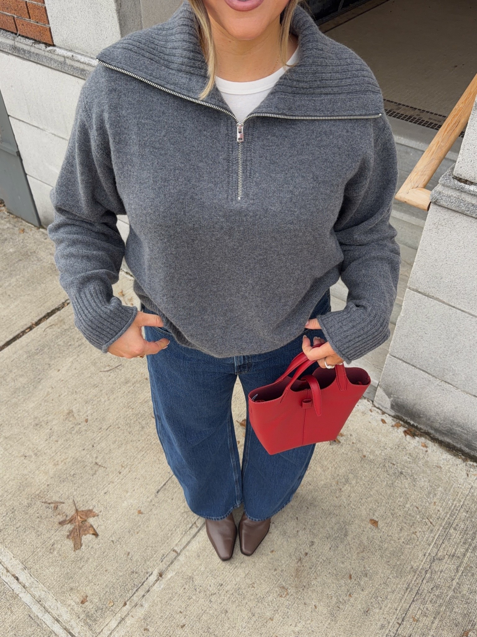 loving this cashmere sweater from jcrew it’s lightweight but warm, versatile and can be worn with the collar up or zipped down. Gorgeous and soft. Loving the tiny sweater also I wear size large and it actually has a nice slouchy fit. Jeans true to size, high rise slight barrel leg!

#jcrew #fallstyle #sweater #cashmere #darkwashdenim