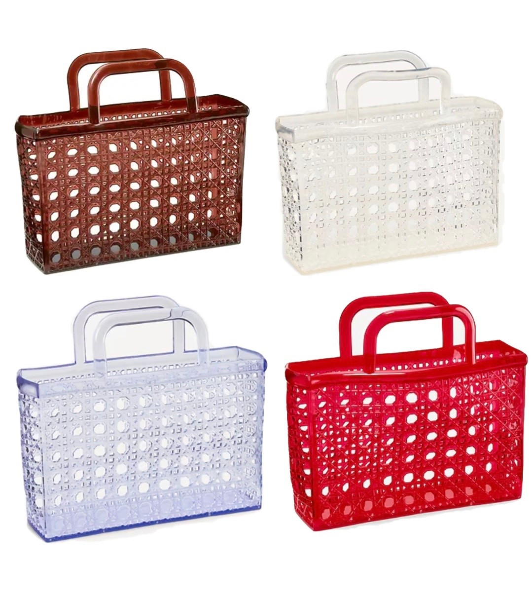 Oh she’s cute! Jelly tote handbag ❤️

#LTKWedding #LTKTravel #LTKSpringSale