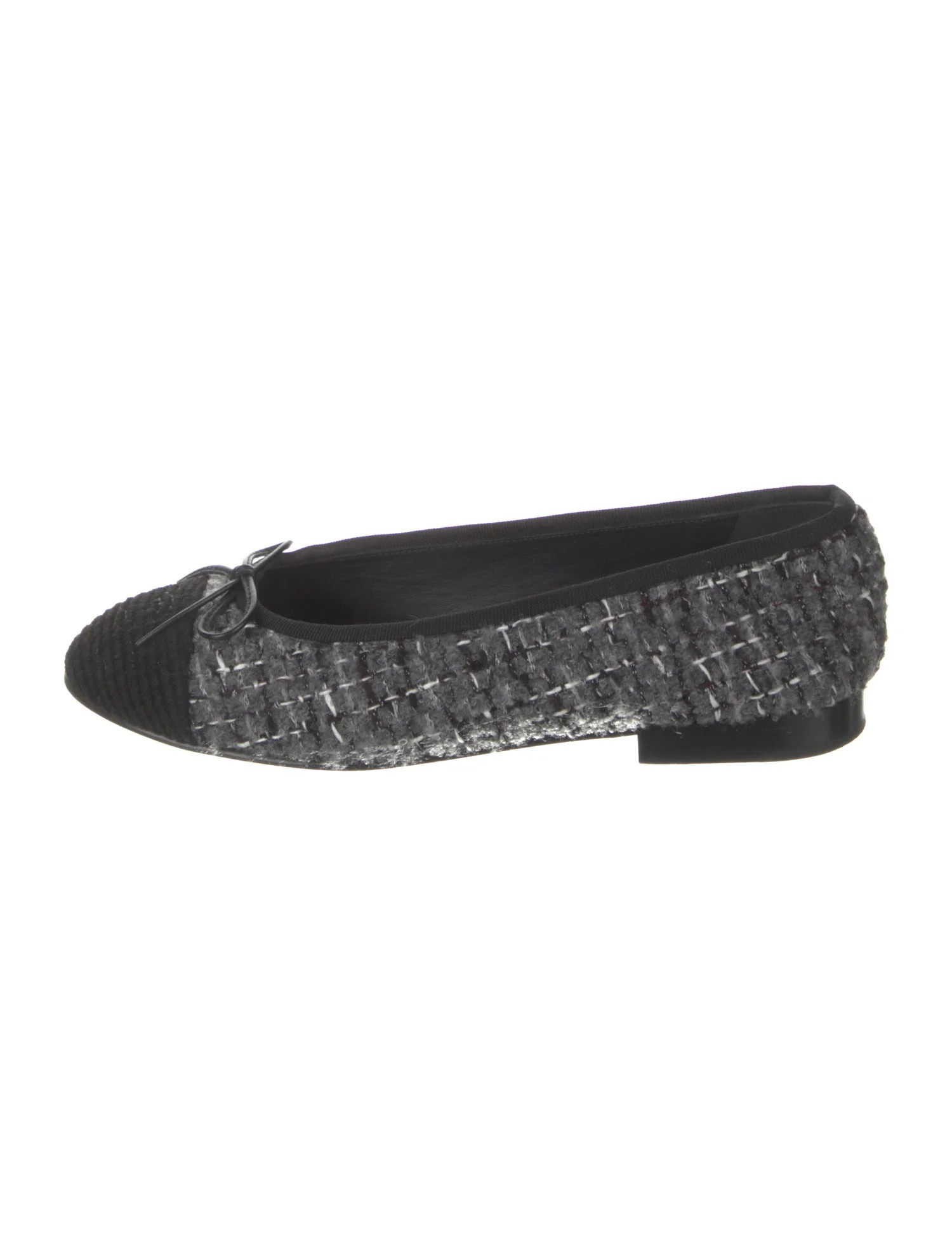 Chanel 2023 Interlocking CC Logo Ballet Flats - Grey Flats, Shoes - CHA1392717 | The RealReal | The RealReal