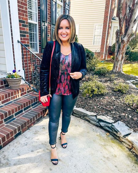 Walmart Holiday Outfit 

Velvet Blazer, sequin cami and black sandals run true to size 
Coated jeans - run small, size up

Also linking some other holiday pieces from Walmart 



#LTKHoliday #LTKunder50 #LTKSeasonal