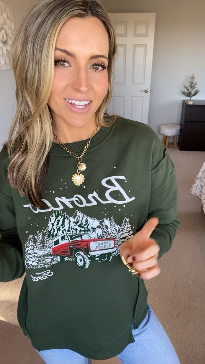 Adorable holiday graphic sweatshirt from Walmart!! 

#LTKHoliday #LTKSeasonal #LTKStyleTip