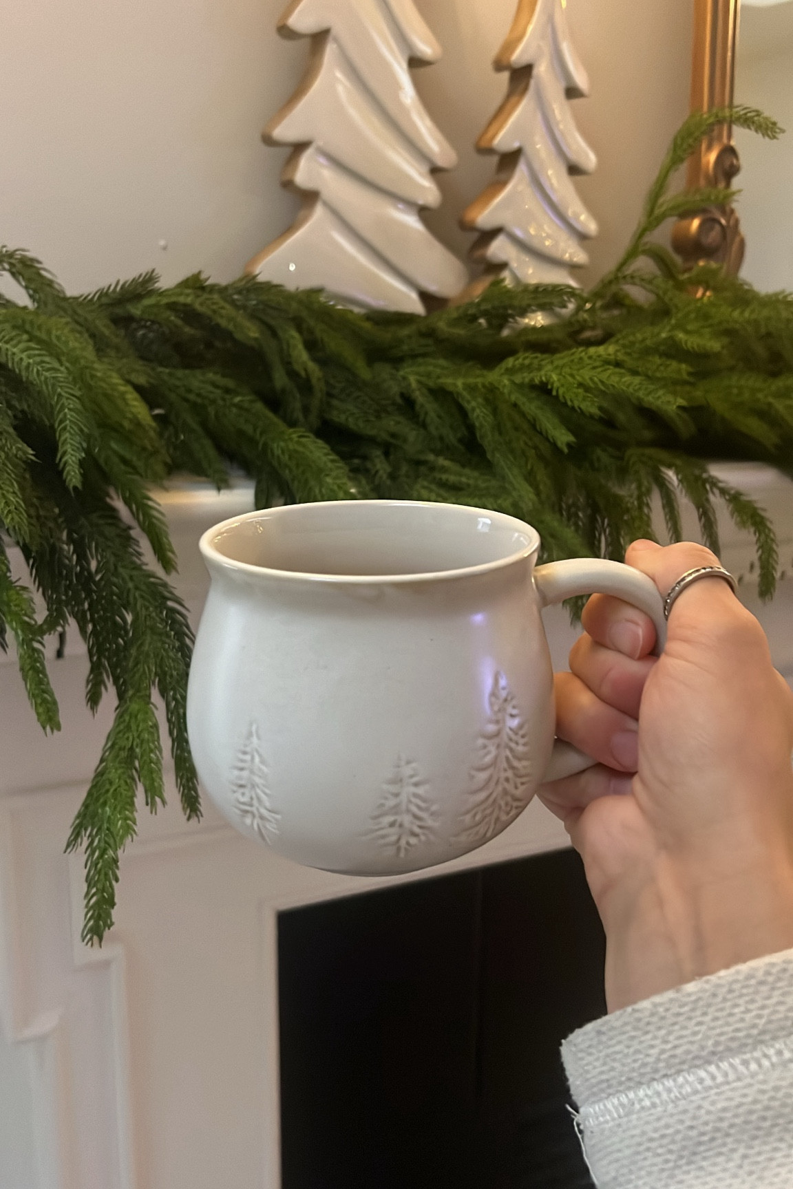 The cutest holiday mug 🌲