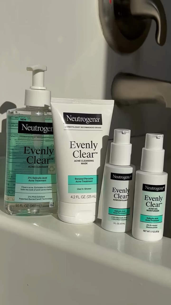 Skincare with @neutrogena Evenly Clear Salicylic Acid Collection 
#EvenlyClear #gifted
